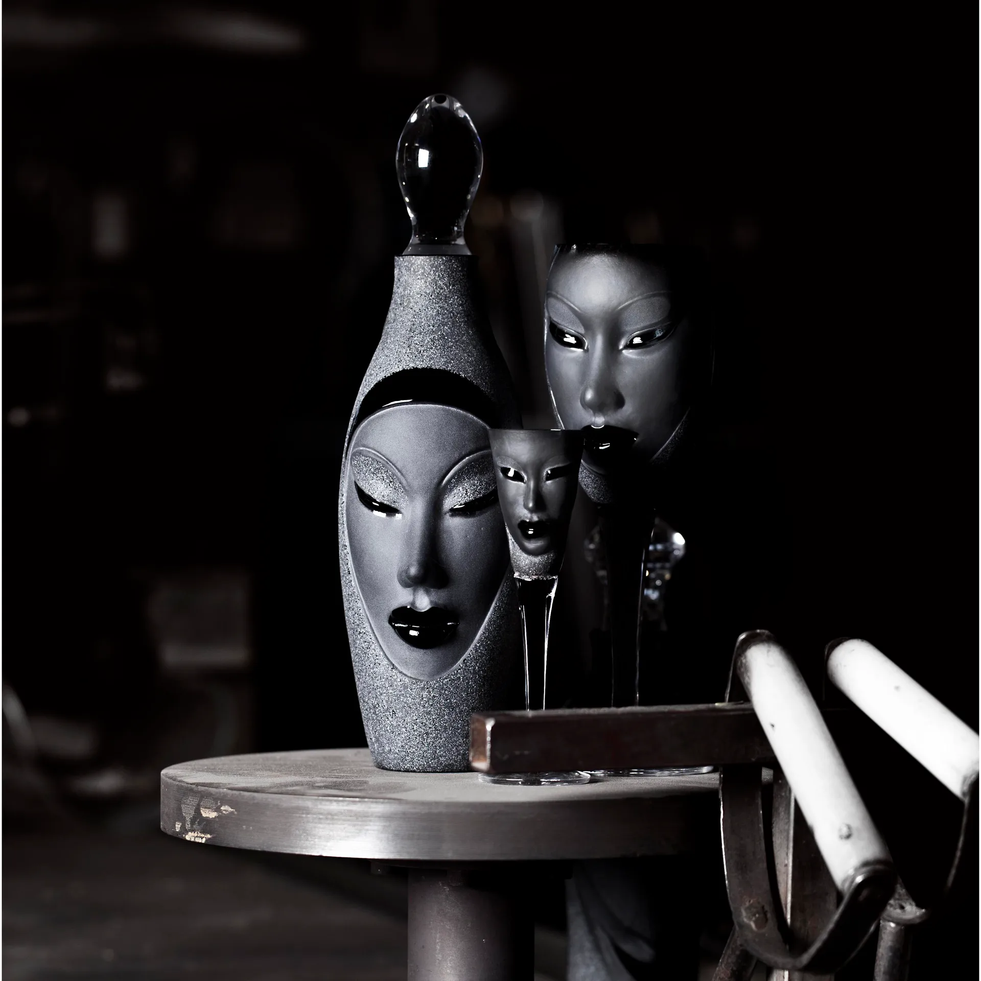 Electra カラフェ 1 l, Black Målerås Glasbruk