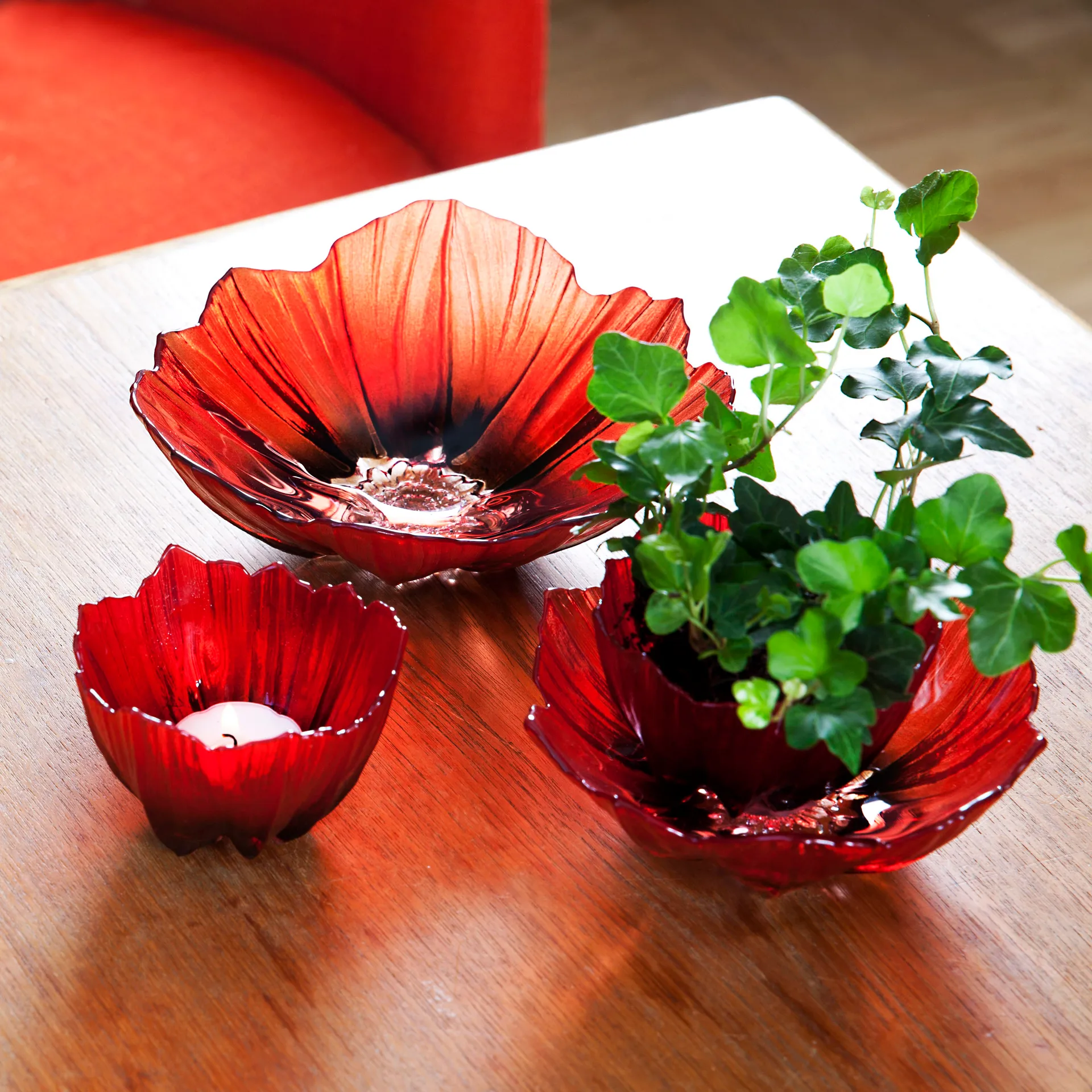 Poppy ボウル ラージ, red-black Målerås Glasbruk