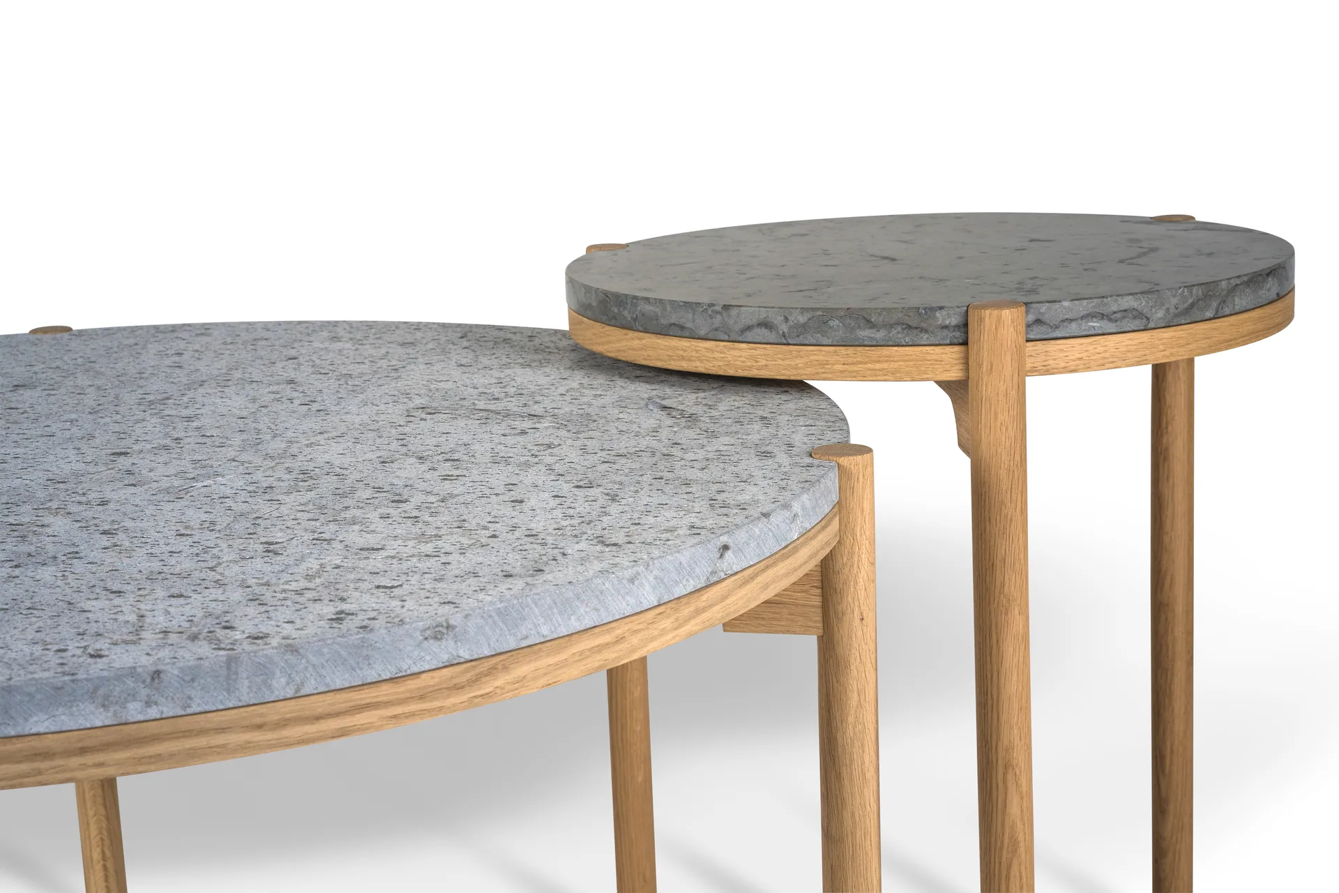 Dondoサイドテーブル white pigmented oak Ø45 cm, Honed limestone Mavis