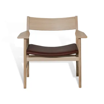 Siza ラウンジチェア - ホワイトピグメント マットラッカー仕上げオーク – Mocca Tärnsjö レザー - Mavis