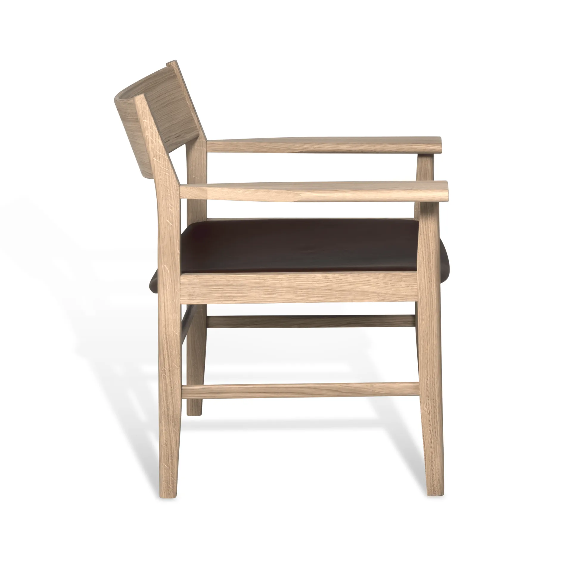 Siza ラウンジチェア, ホワイトピグメント マットラッカー仕上げオーク – Mocca Tärnsjö レザー Mavis
