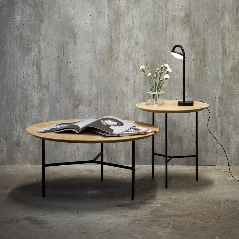 Tribeca サイドテーブル, oak lacquer, black legs, ø47 cm Mavis