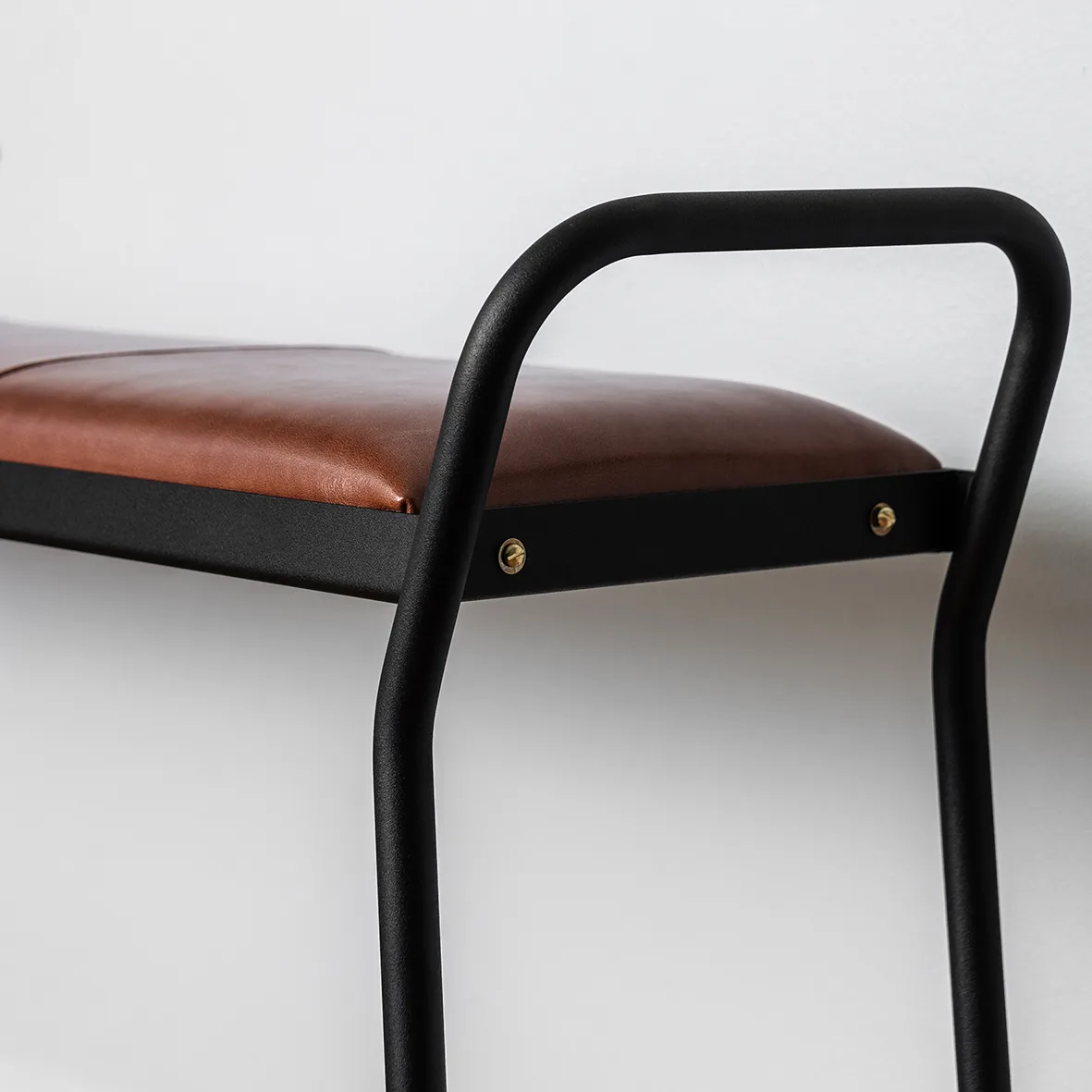 Anytwo スツール, Black-vintage cognac Maze | メイズ