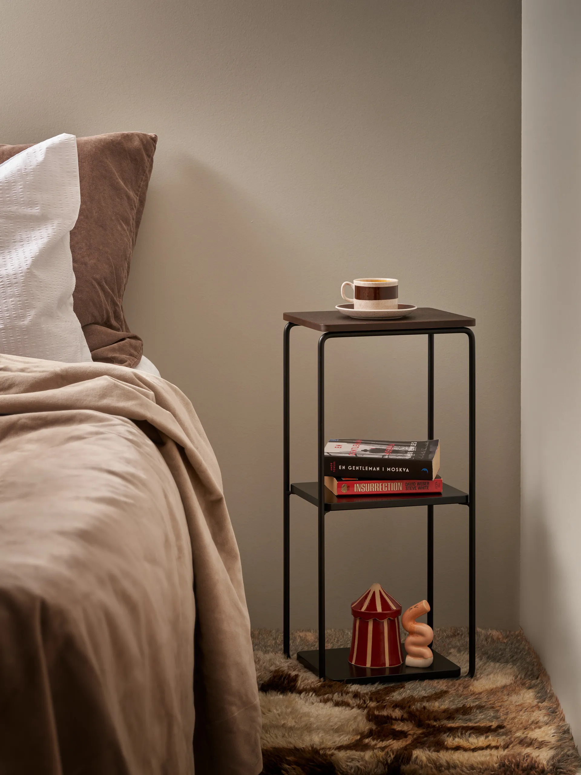 Mixrack フロアシェルフ S  26x19x57.2 cm, Stained oak-black Maze | メイズ