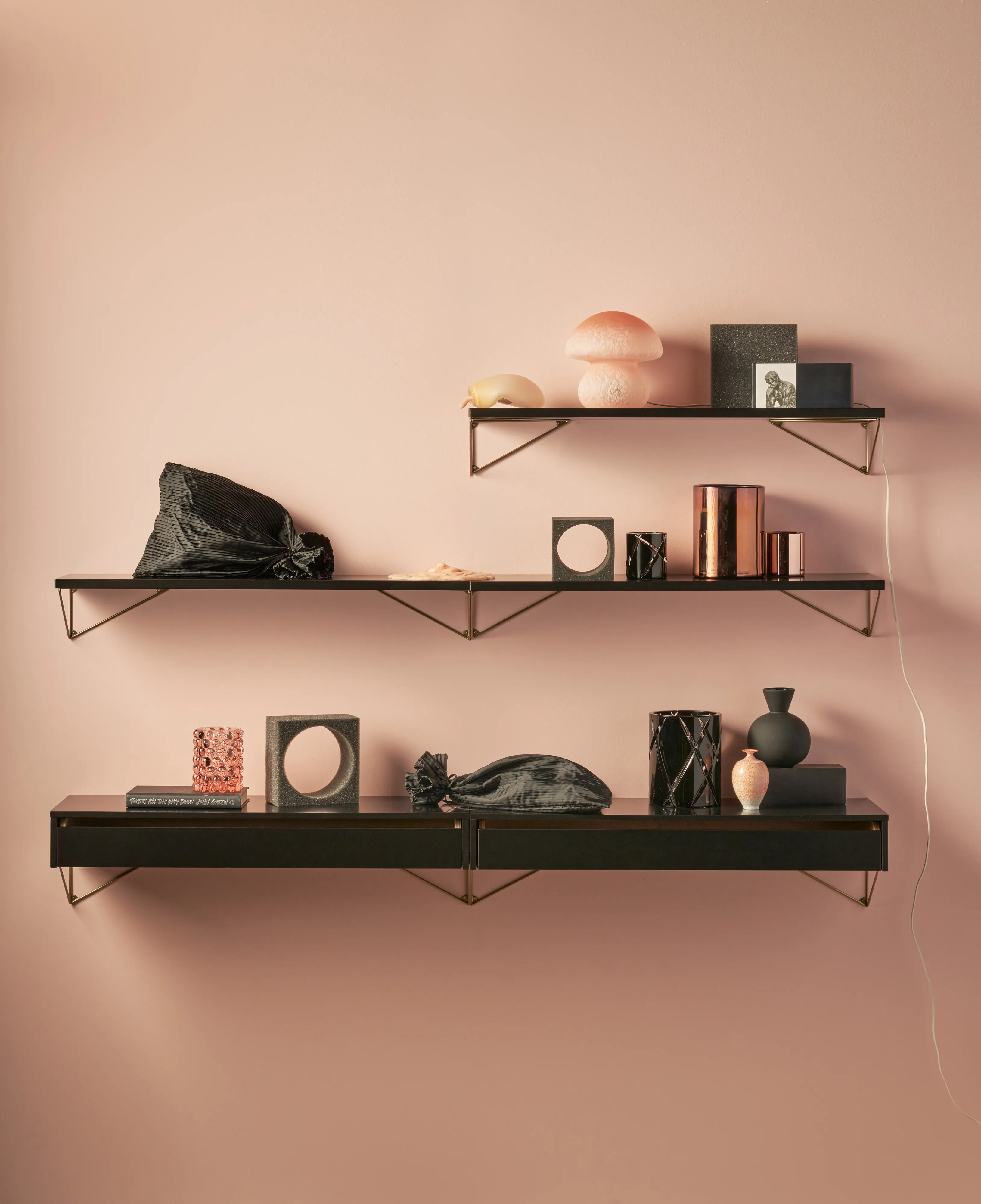 PYTHAGORAS SHELF ピタゴラスシェルフ➕ ブラックブラケット Maze | メイズ からのPythagoras シェルフ - NordicNest.jp