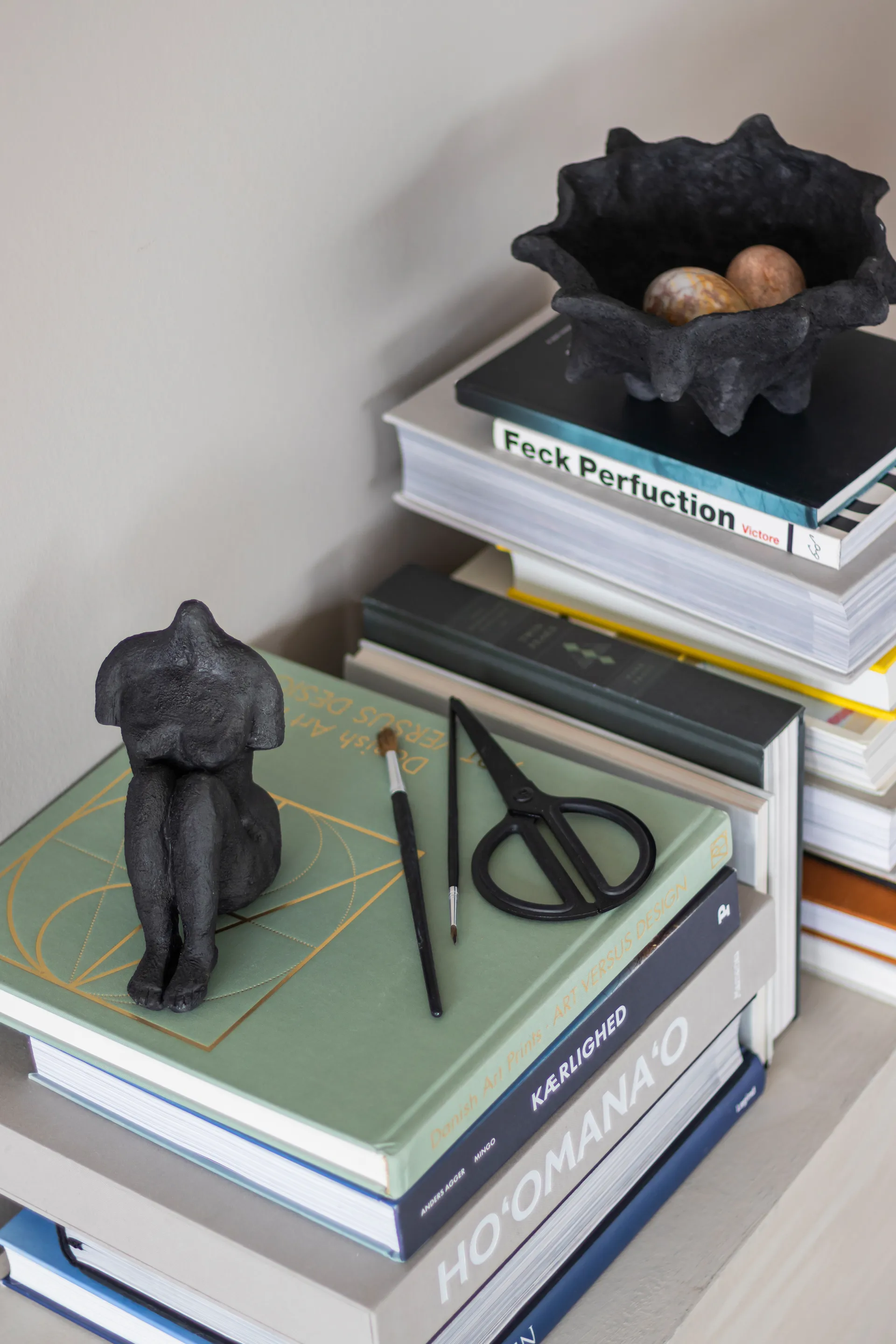 Art piece シッティングウーマン 14 cm, Black Mette Ditmer | メッテ ディトマー