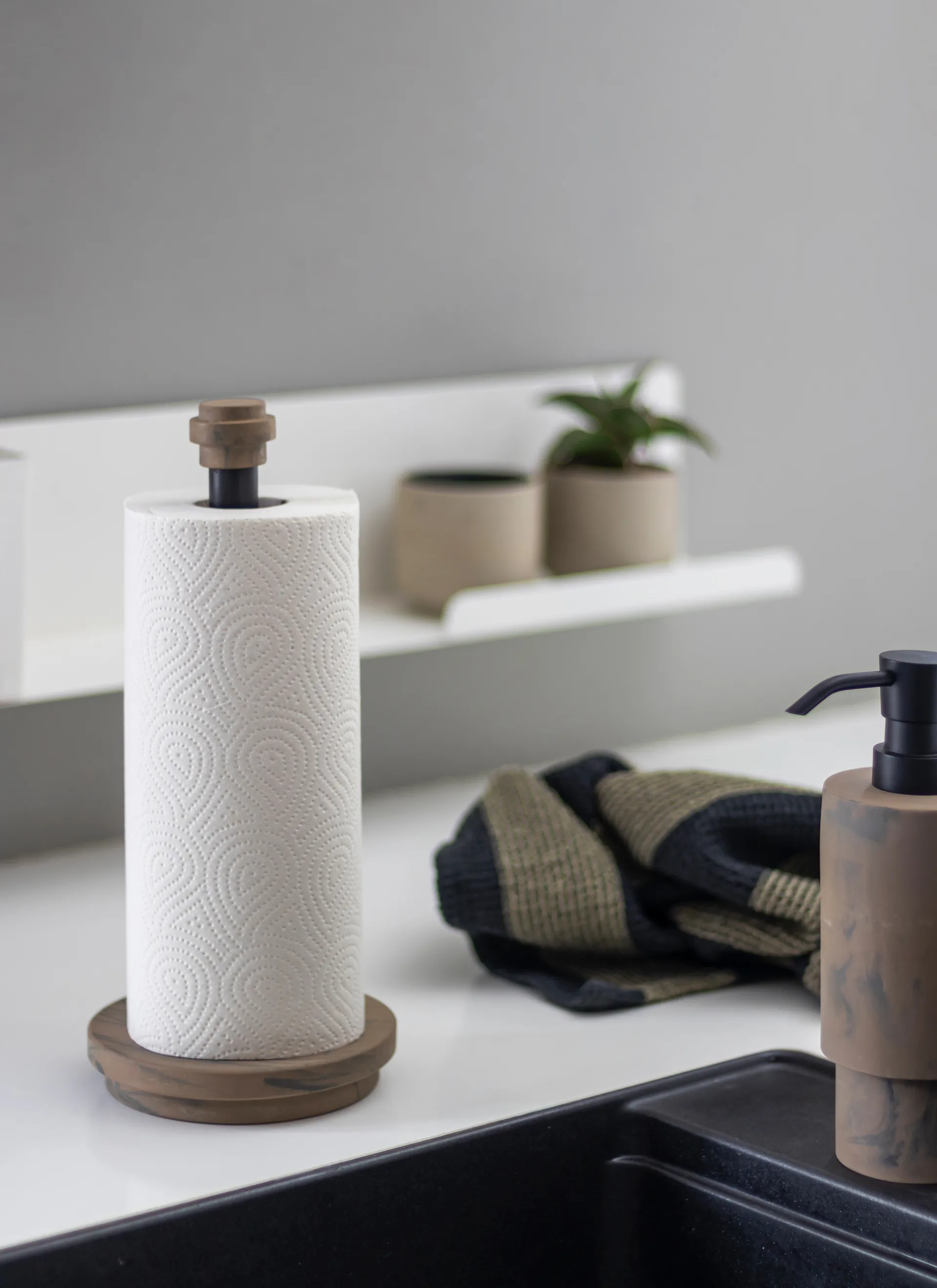 Attitude キッチンペーパーホルダー 33 cm, Ochre Mette Ditmer | メッテ ディトマー