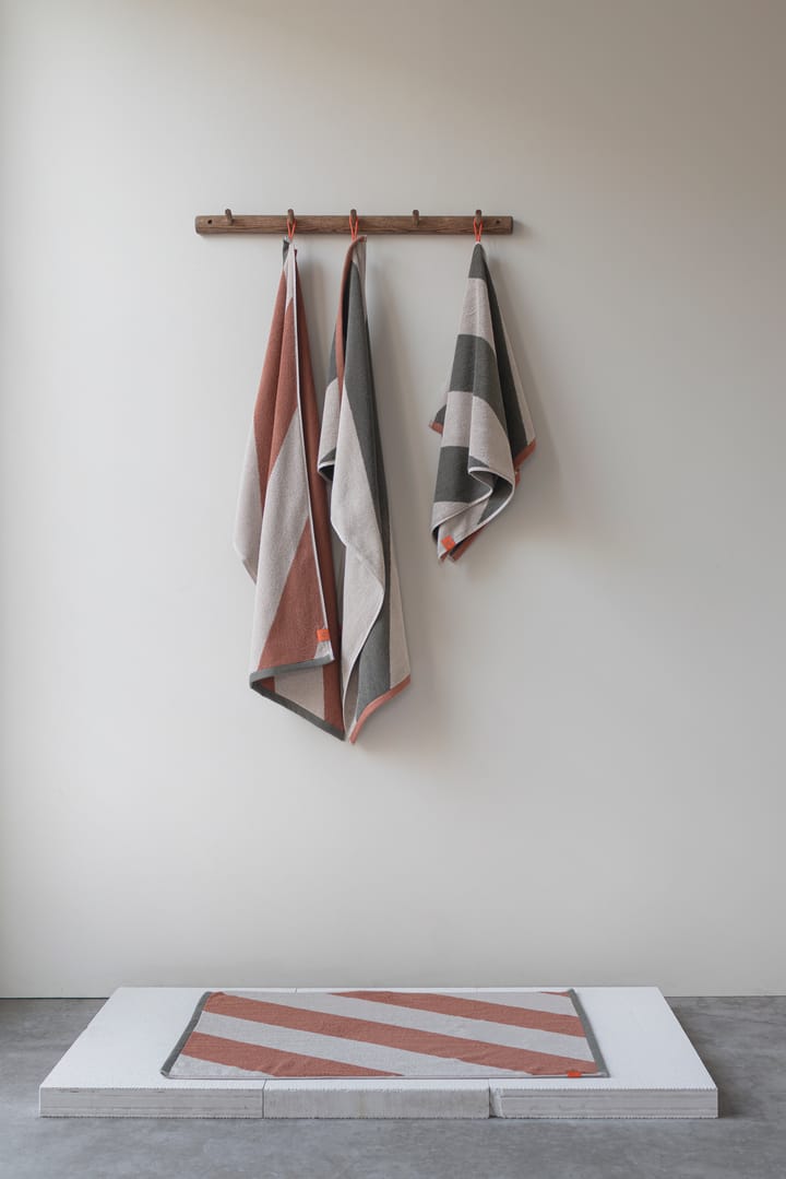 Diagonal ゲストタオル 40x55 cm 2枚セット, Dark olive Mette Ditmer | メッテ ディトマー