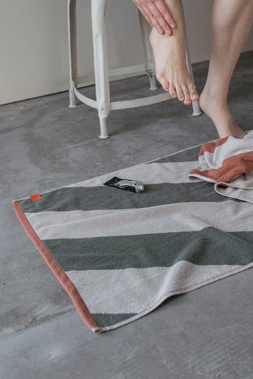 Diagonal バスマット 50x80 cm - Dark olive - Mette Ditmer | メッテ ディトマー
