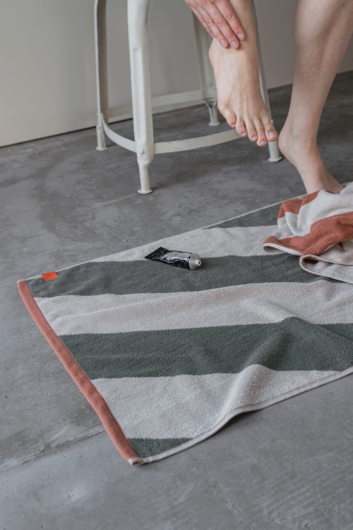 Diagonal バスマット 50x80 cm, Dark olive Mette Ditmer | メッテ ディトマー