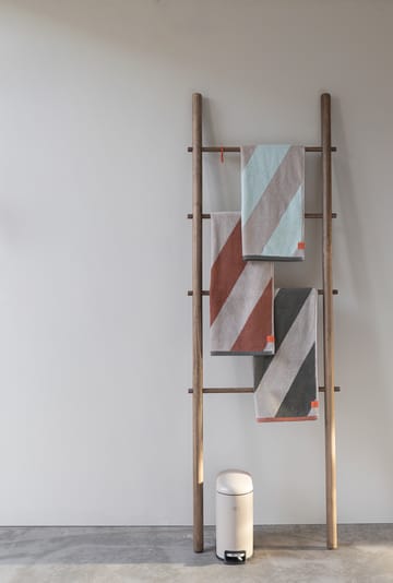 Diagonal タオル - Dark olive, 70x133 cm - Mette Ditmer | メッテ ディトマー
