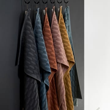 Geo タオル 50x95 cm - anthracite - Mette Ditmer | メッテ ディトマー