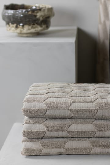 Geo タオル 50x95 cm - Sand - Mette Ditmer | メッテ ディトマー