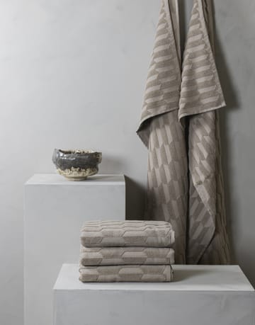 Geo バスタオル 70x133 cm - Sand - Mette Ditmer | メッテ ディトマー