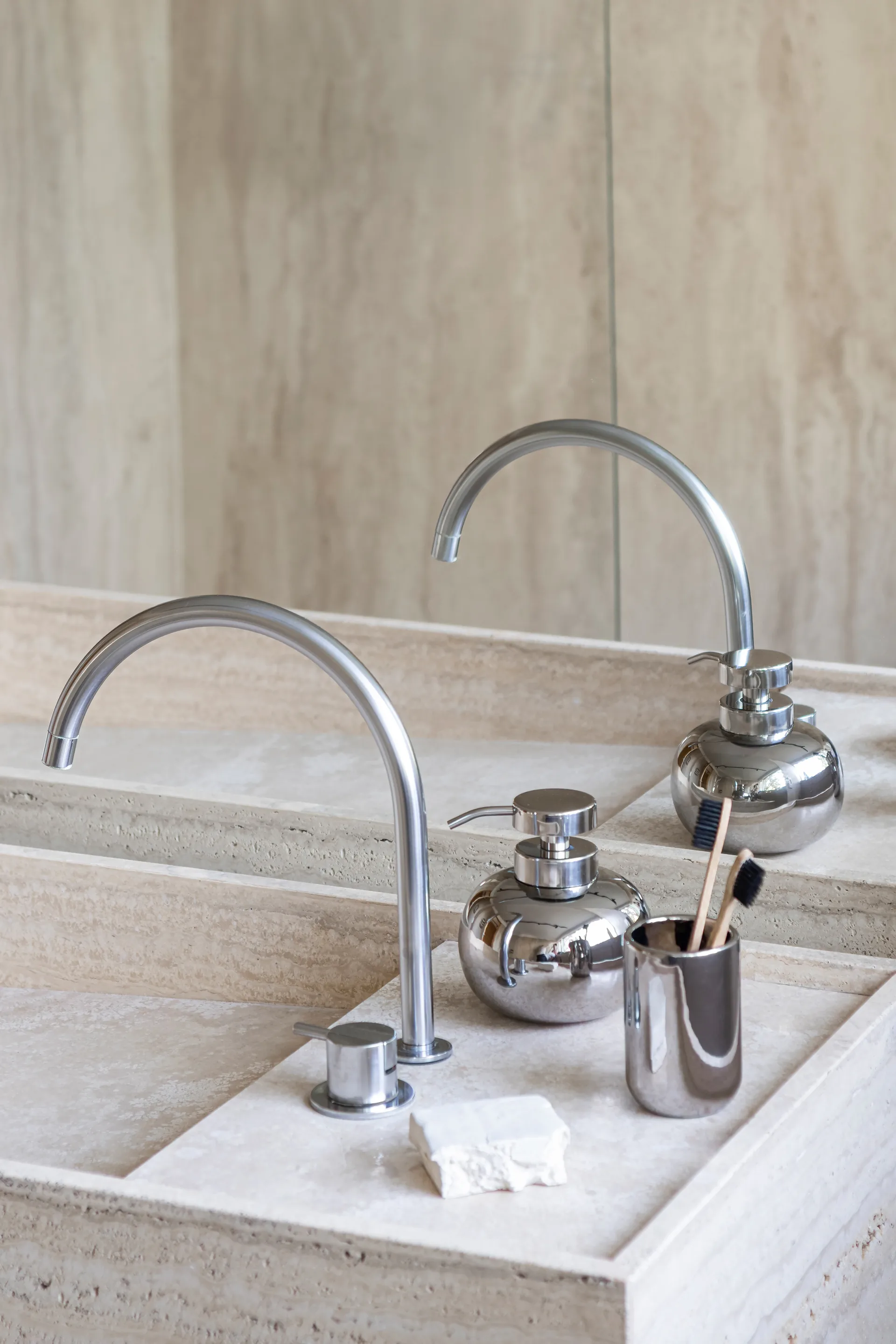 Lotus ソープディスペンサー low, Chrome Mette Ditmer | メッテ ディトマー