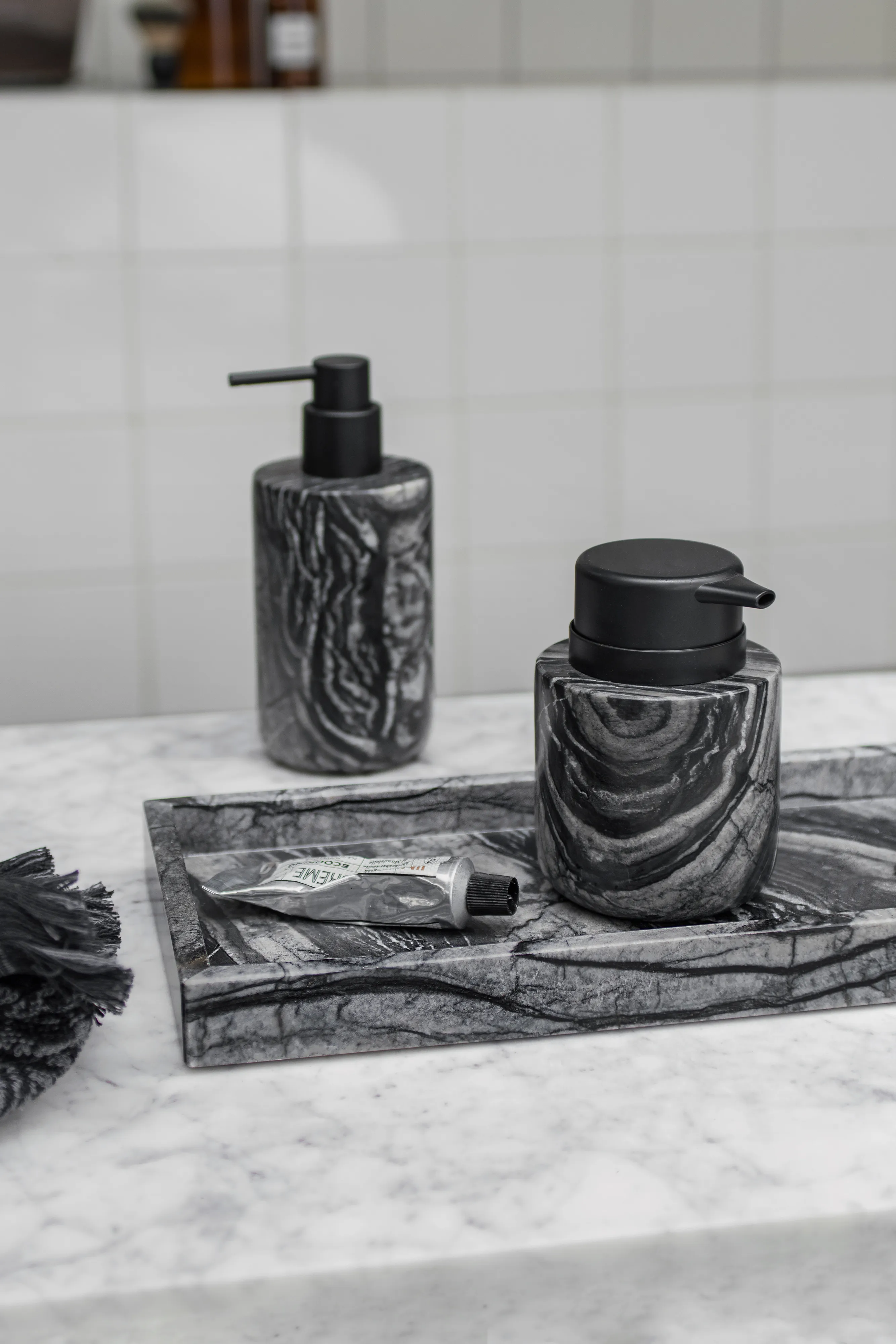 Mette Ditmer | メッテ ディトマー からのMarble デコレーショントレイ