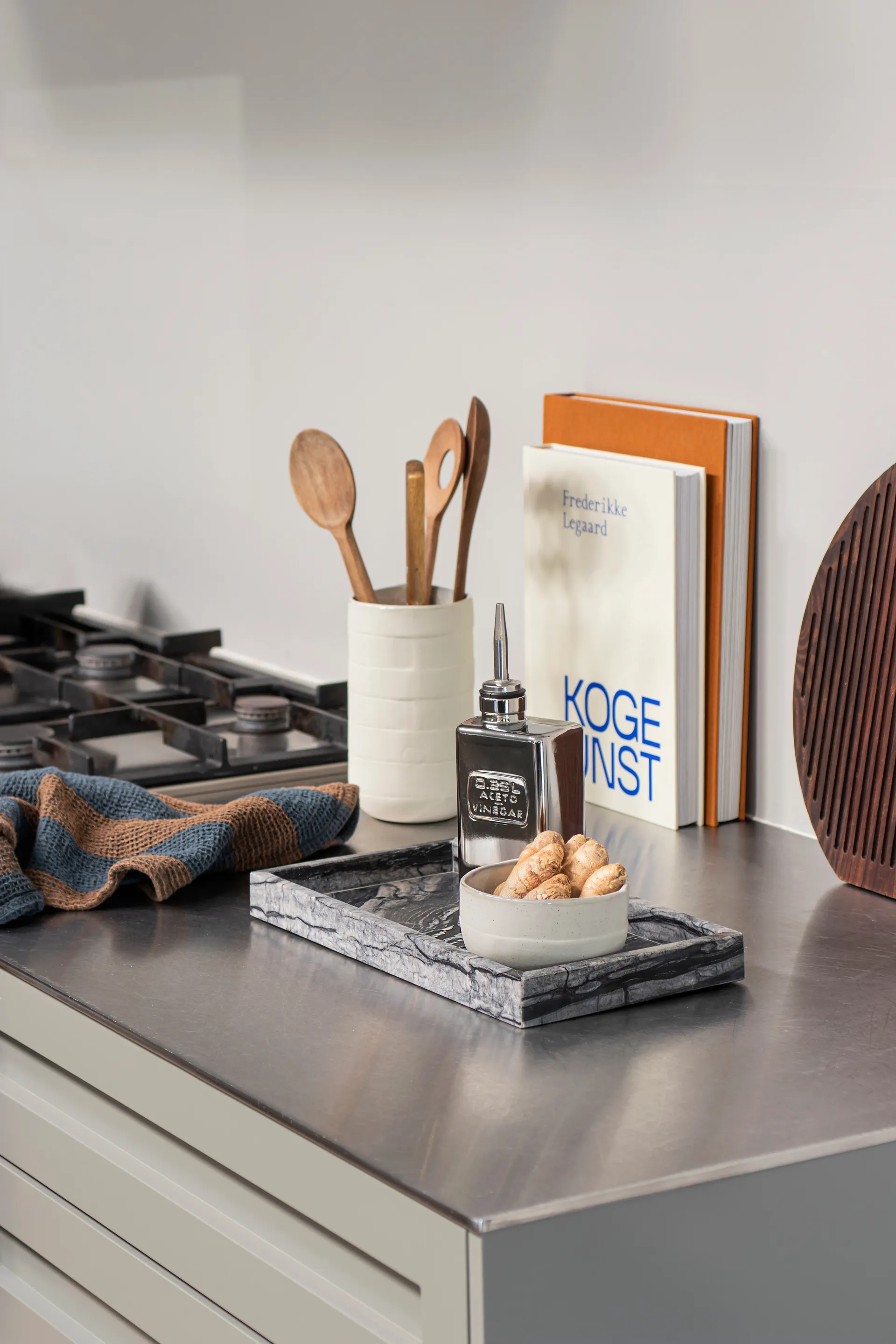 Marble デコレーショントレイ 16x31 cm, Black-Grey Mette Ditmer | メッテ ディトマー