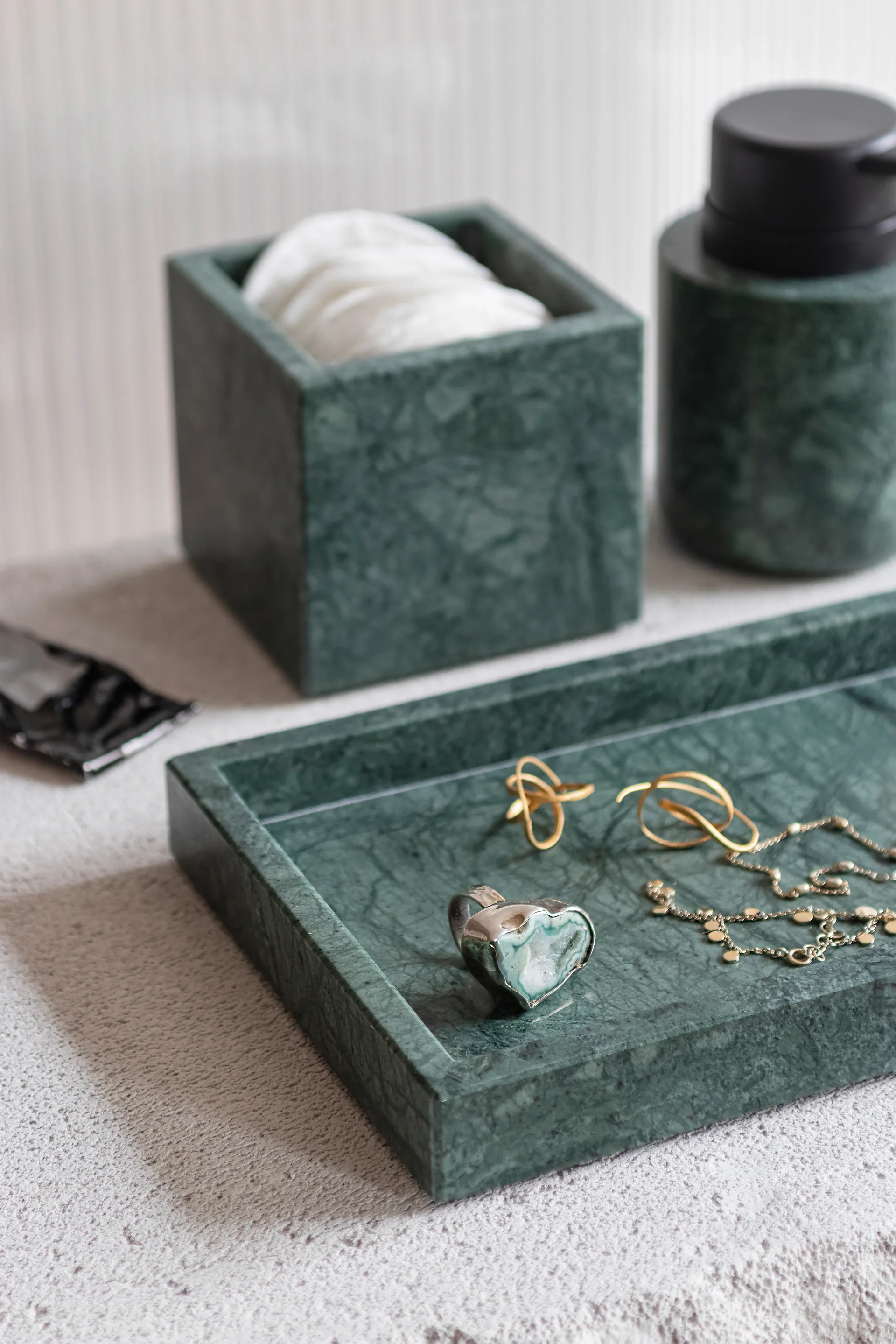 Marble デコレーショントレイ 16x31 cm, Dark forest Mette Ditmer | メッテ ディトマー