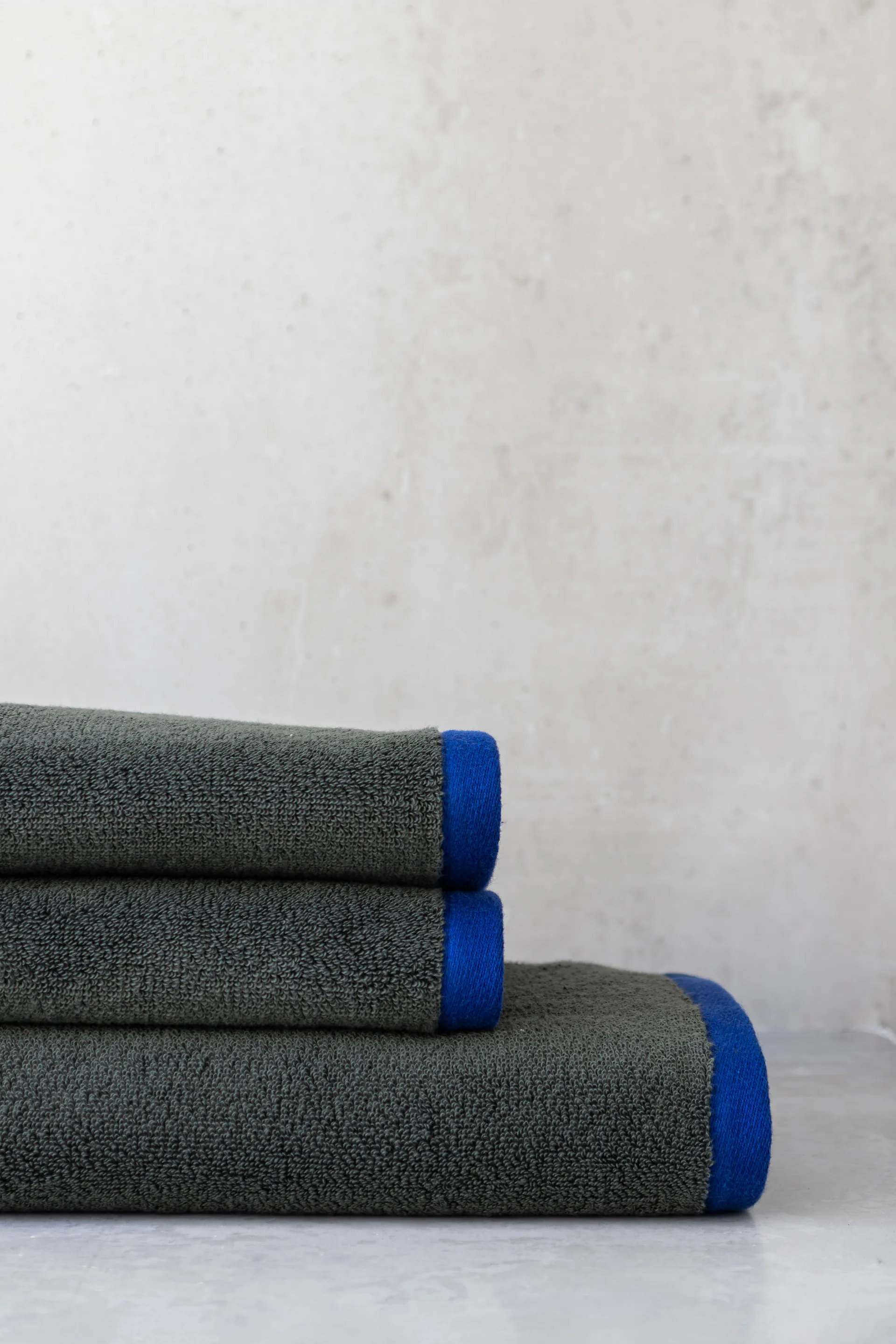 Soft バスタオル 70x133 cm, Dark olive-light blue Mette Ditmer | メッテ ディトマー