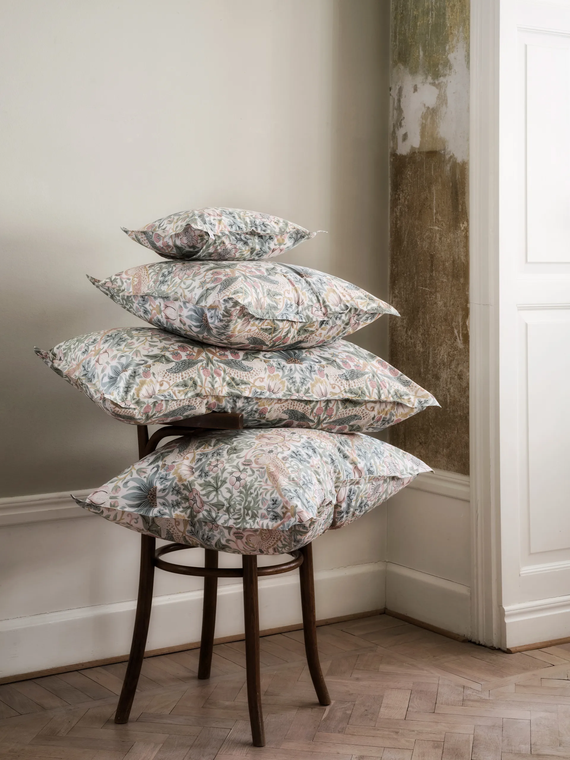 Morris & Co. Strawberry Thief 枕カバー, Green, 50x60 cm Mille Notti