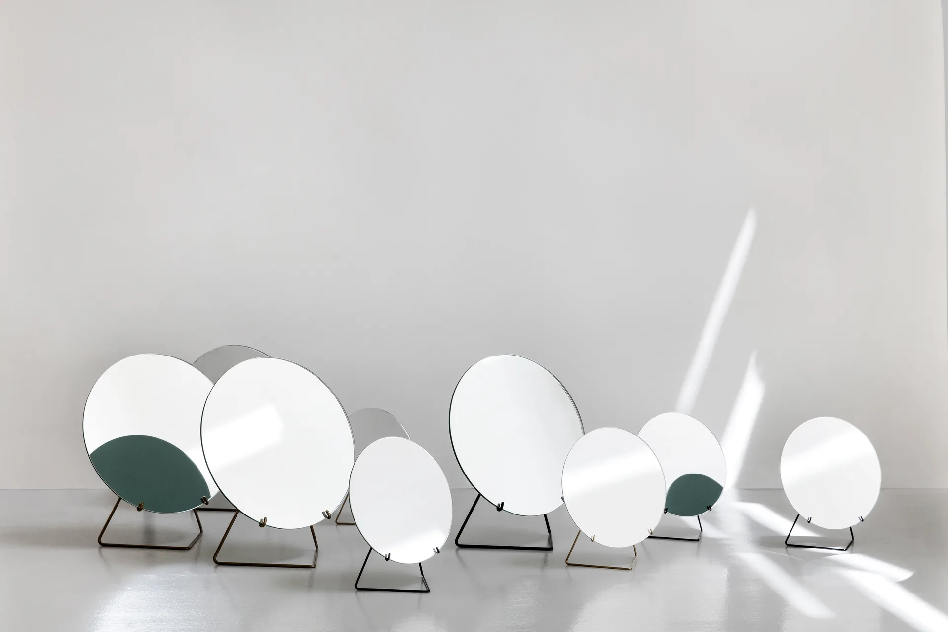 テーブルミラー Ø30 cm, Black MOEBE | ムーベ