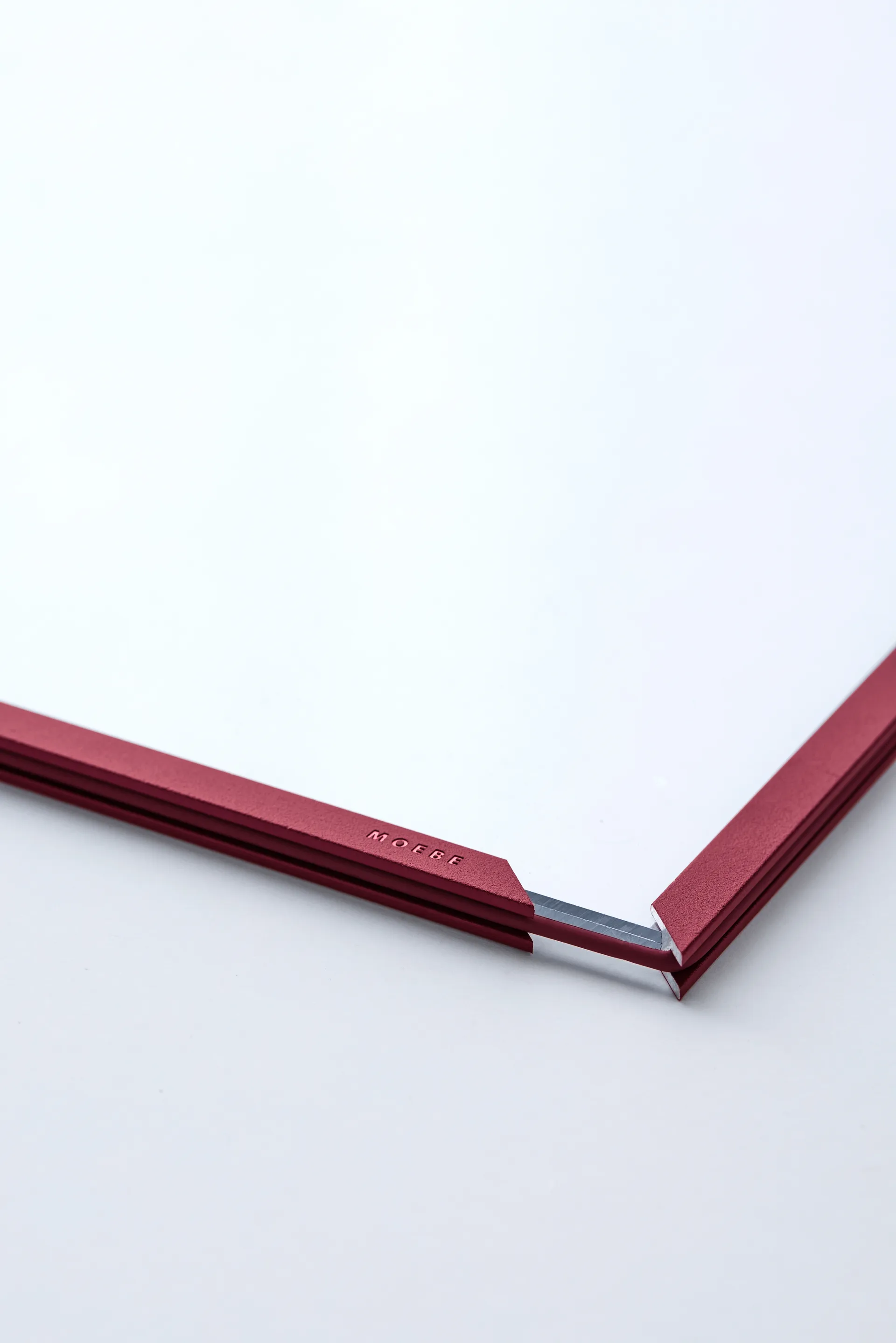 Moebe フレーム A4 22.6x31.3 cm, Transparent. Red MOEBE | ムーベ