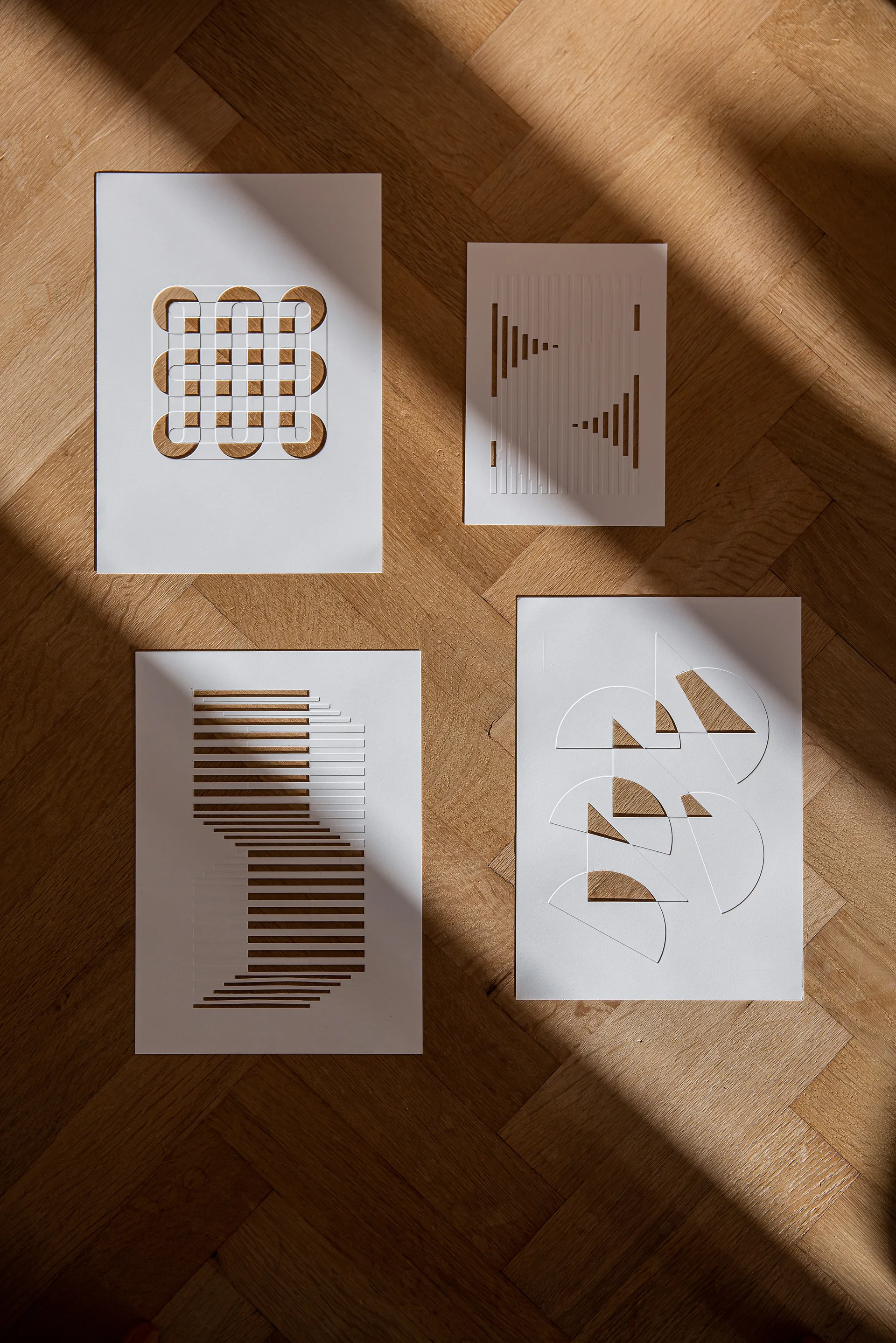 Relief アートワーク  円 & 四角 21x29.7 cm, Off White MOEBE | ムーベ