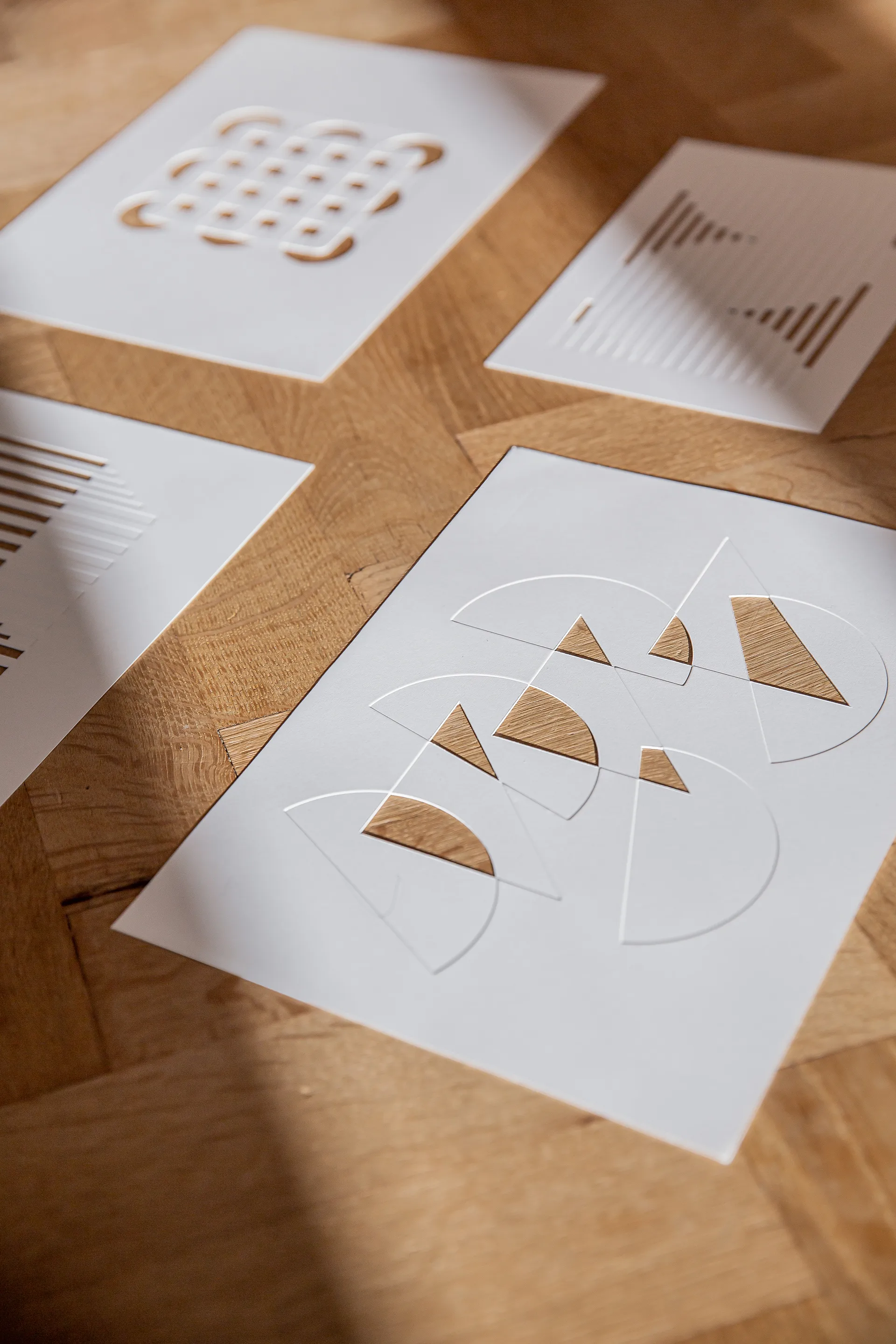 Relief アートワーク 半月 & 三角 21x29.7 cm, Off White MOEBE | ムーベ