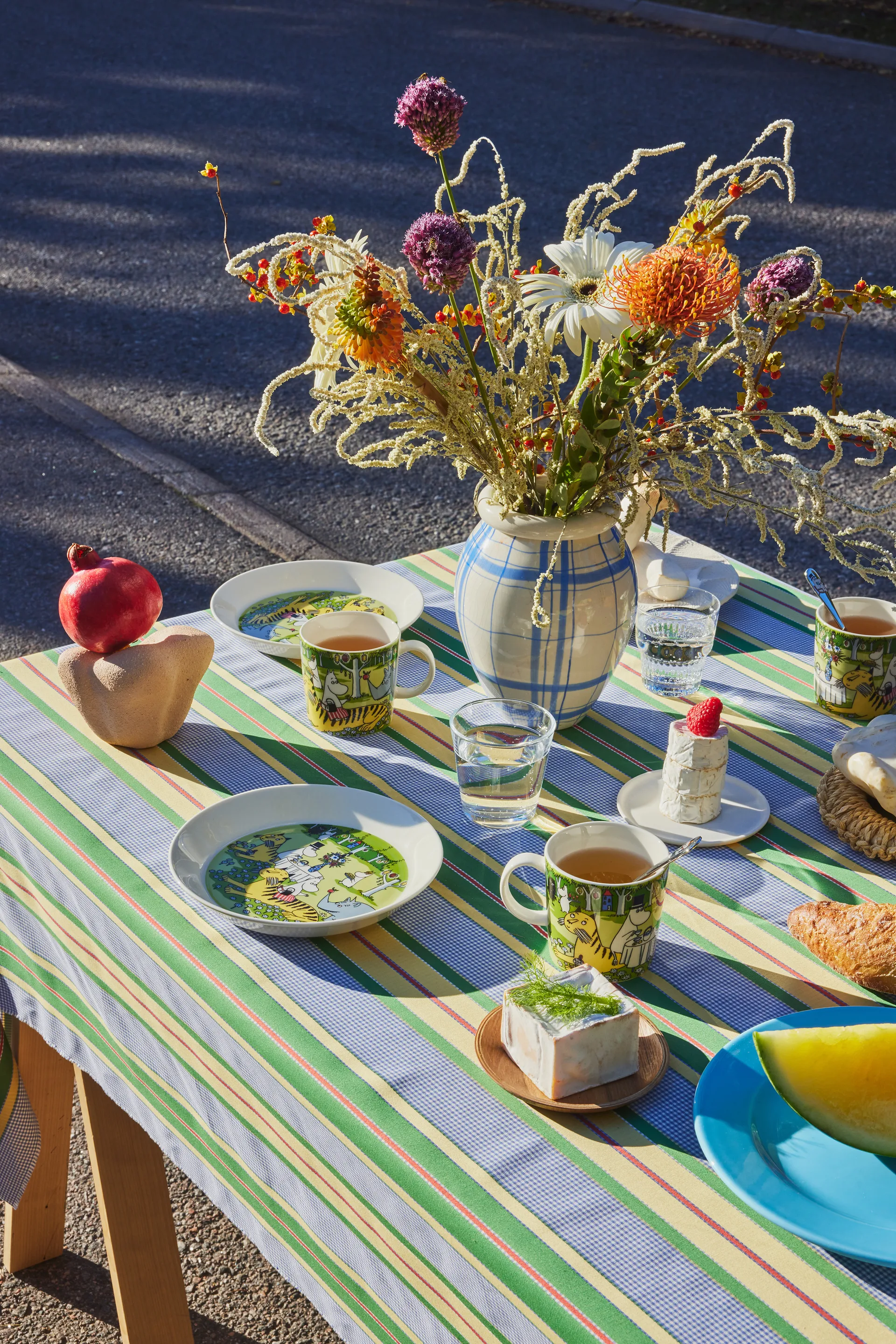 ムーミンマグ 2023 ガーデンパーティー, 30 cl Moomin Arabia