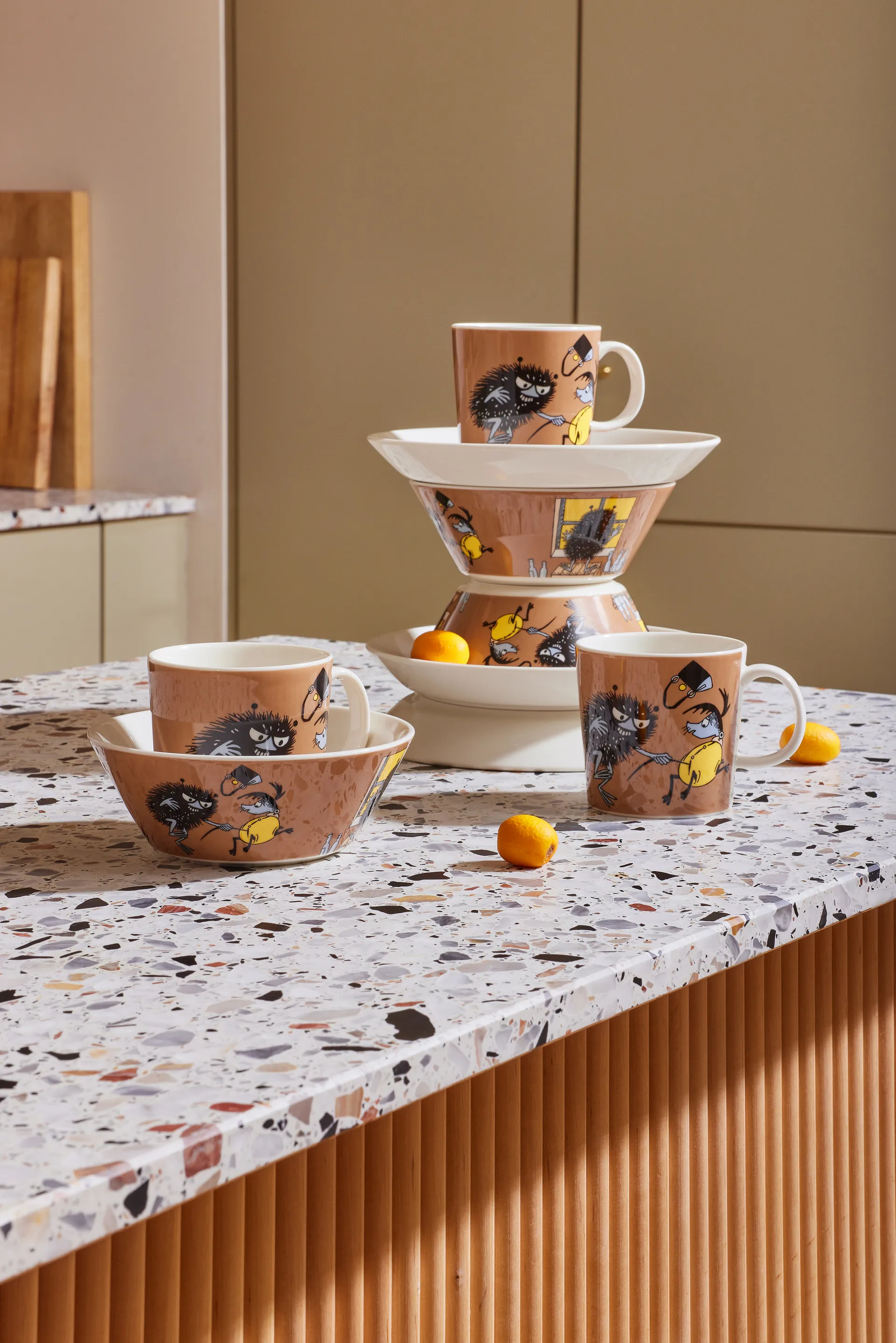 Stinky in action /ムーミンマグ, Brown Moomin Arabia