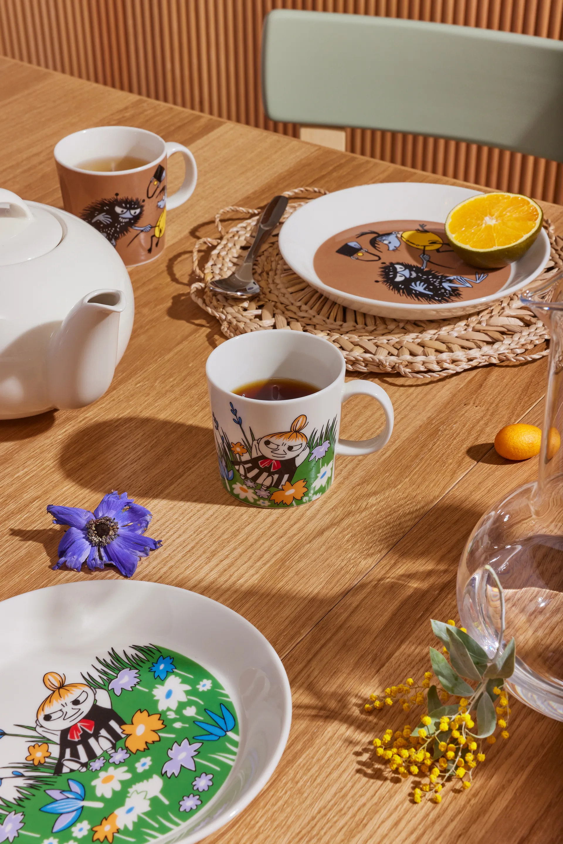 Stinky in action ムーミン プレート, Brown Moomin Arabia