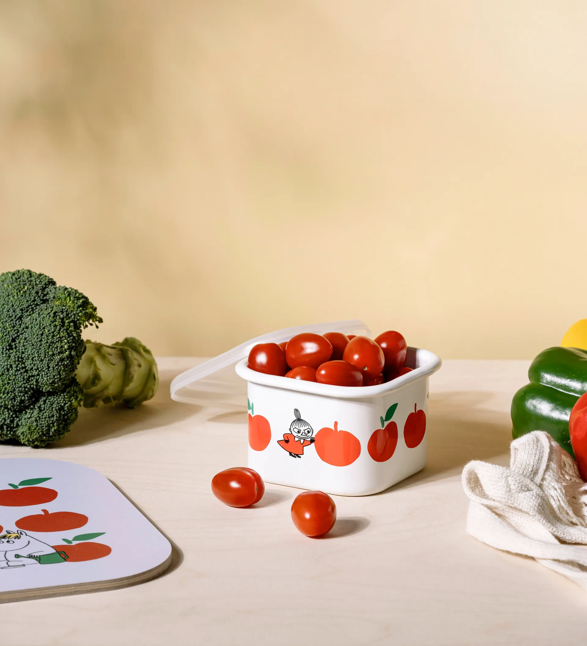 ムーミン 蓋付きエナメルジャー 0.67 L, Joyfull Apples-red Muurla | ムールラ