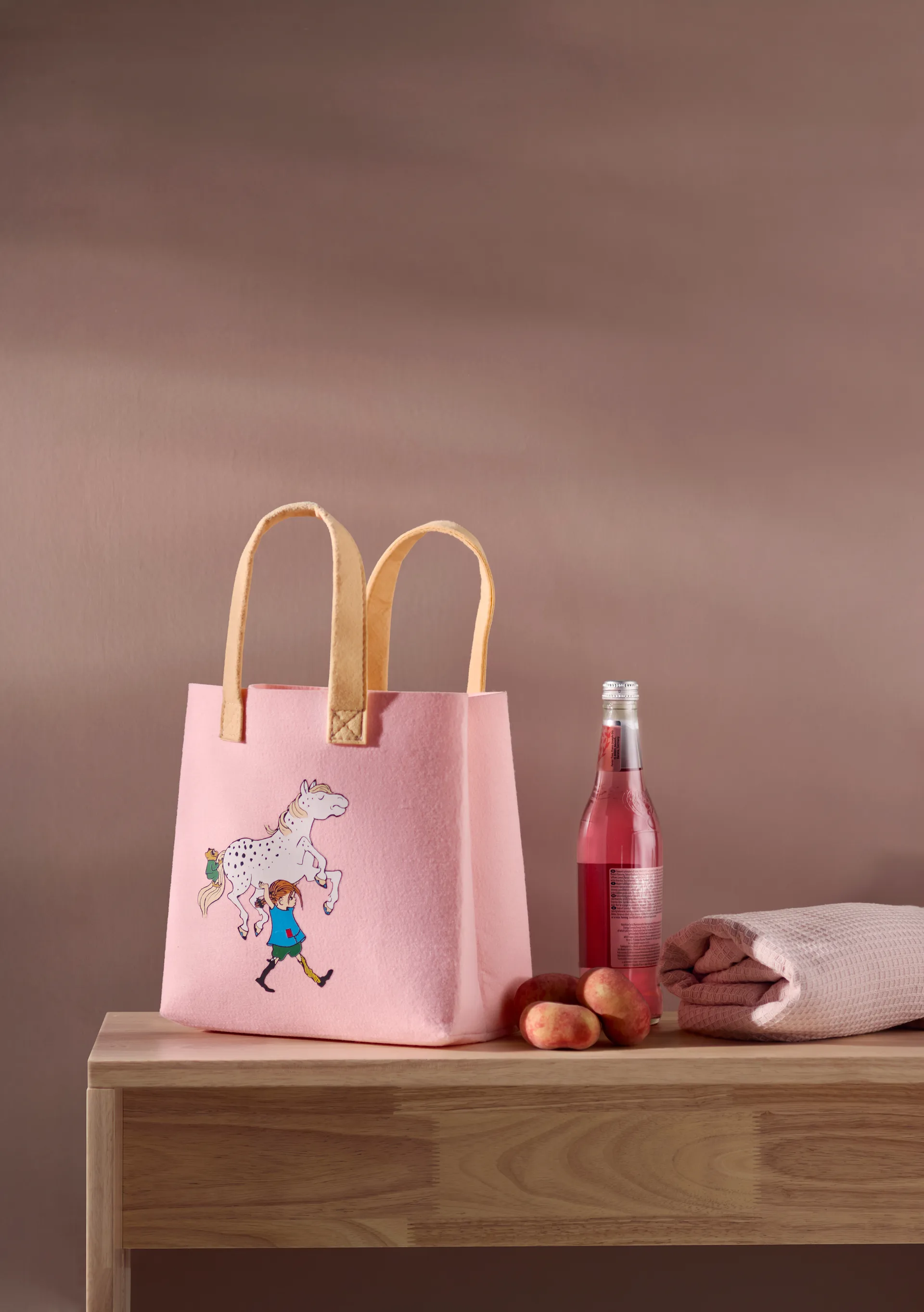 長くつ下のピッピ トートバッグ25x25 cm, Pippi and the Horse Muurla | ムールラ