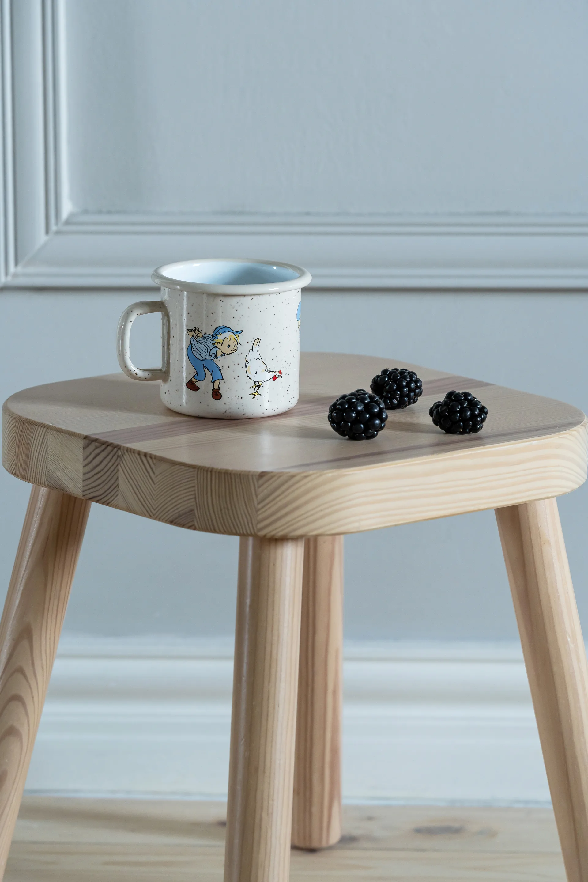 Emil in Lönneberga エナメルマグ 2.5 dl, Cluck Cluck Muurla | ムールラ