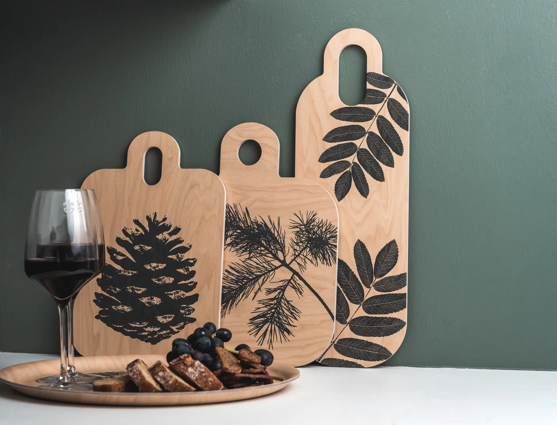Nordic Chop & Serve トレイ 21x31 cm, The Pine Cone-The Birch Leaf Muurla | ムールラ