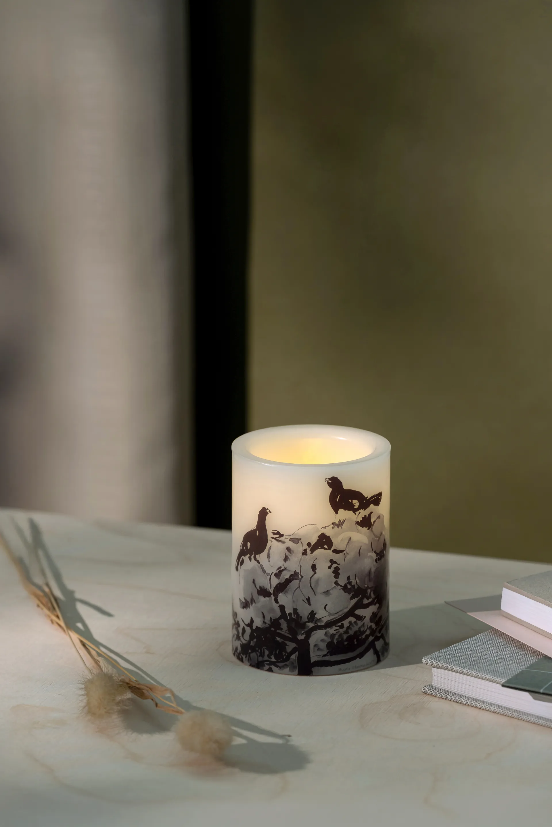 Teemu Järvi x Muurla LED キャンドル Ø7.5x10 cm, Winter Capercaillie Muurla | ムールラ