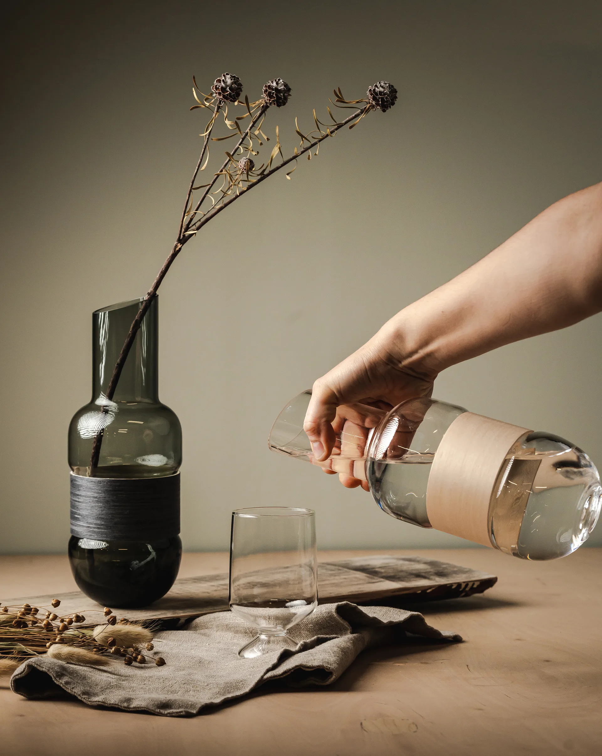 Veneer カラフェ 1 L, grey-coal black Muurla | ムールラ