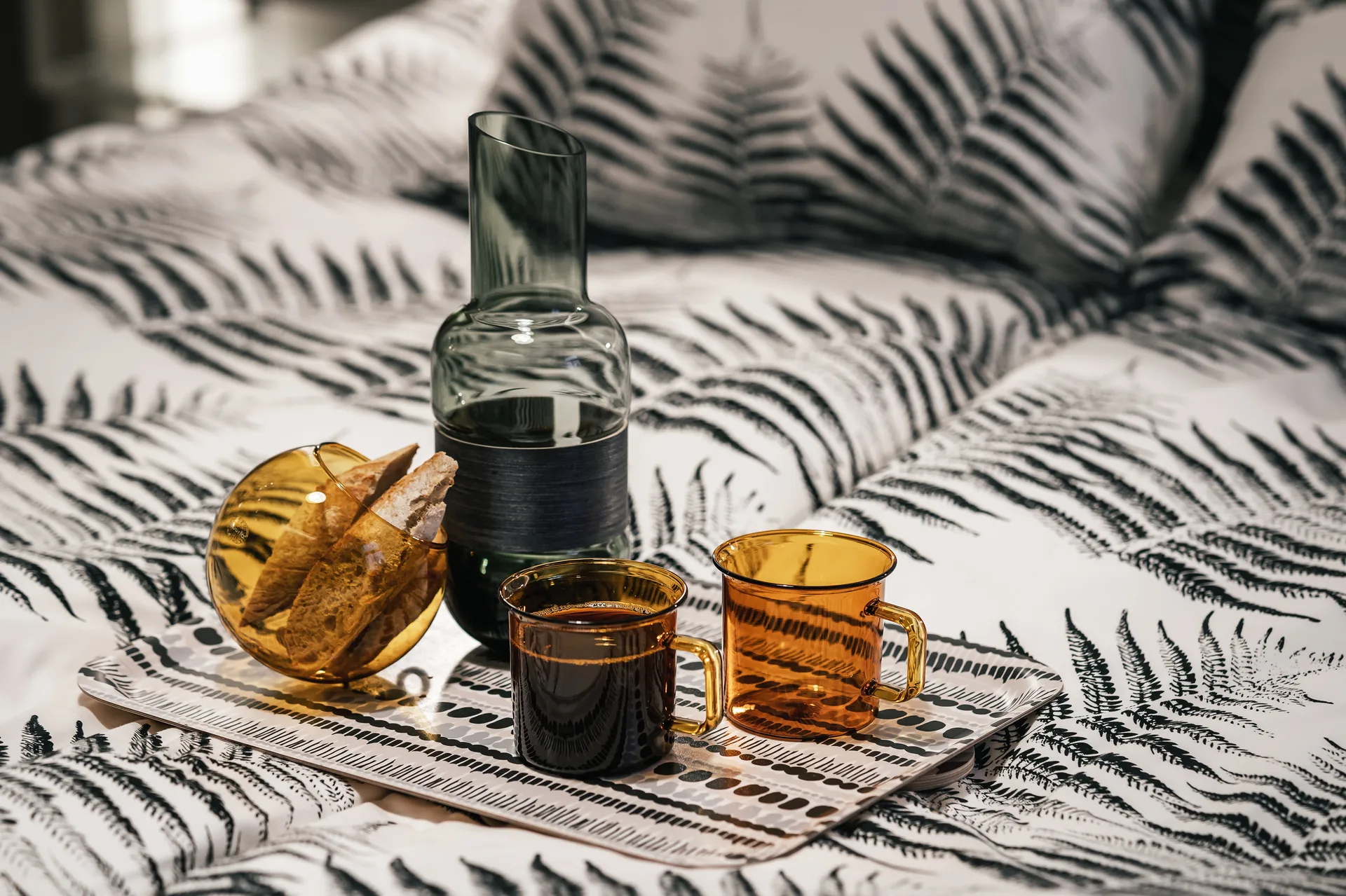 Veneer カラフェ 1 L, grey-coal black Muurla | ムールラ