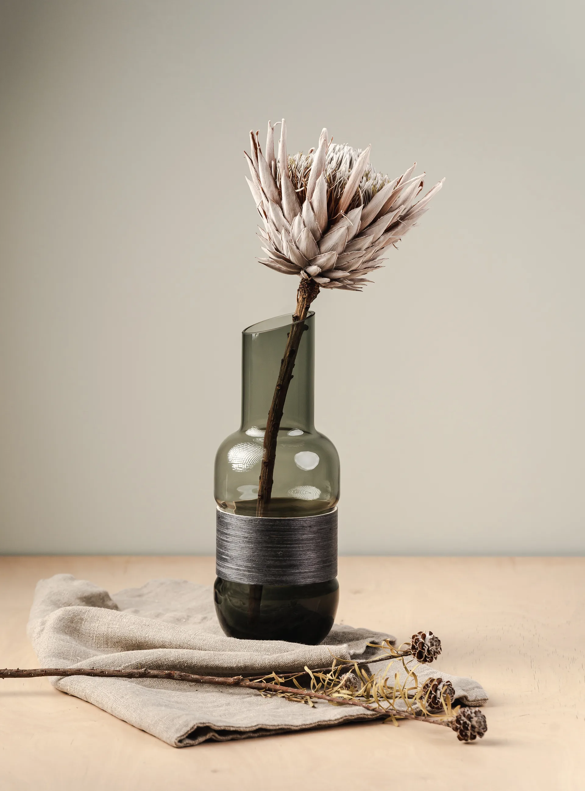 Veneer カラフェ 1 L, grey-coal black Muurla | ムールラ