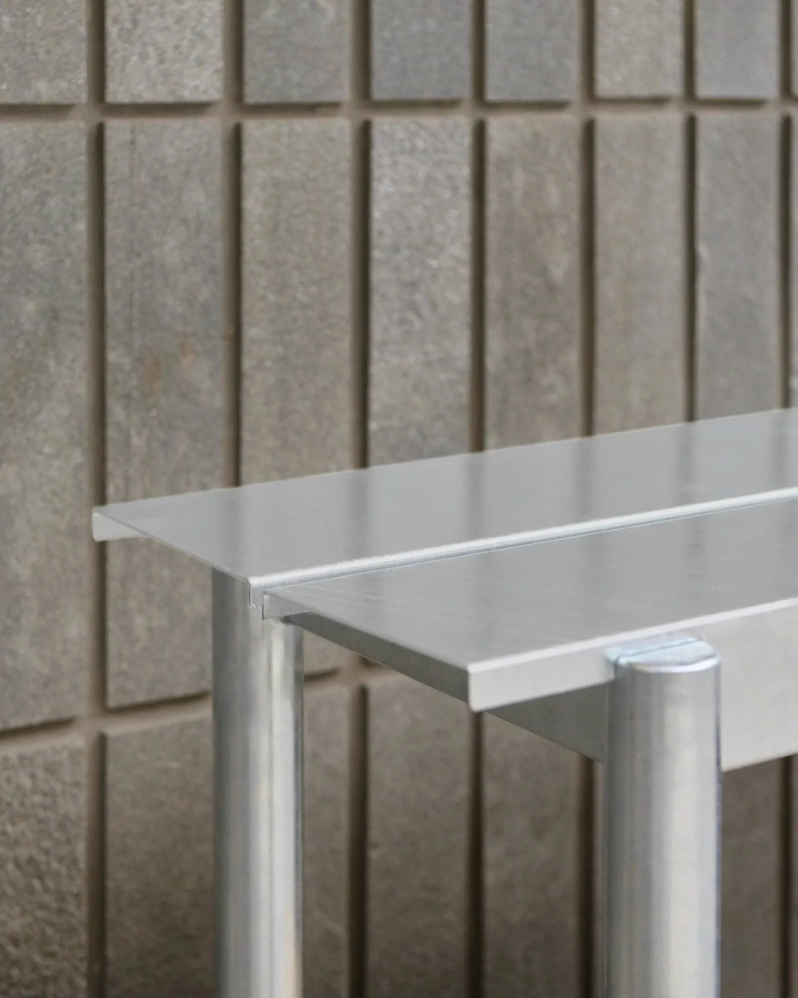 リニアスチールベンチ 110cm, Warm galvanized steel Muuto | ムート