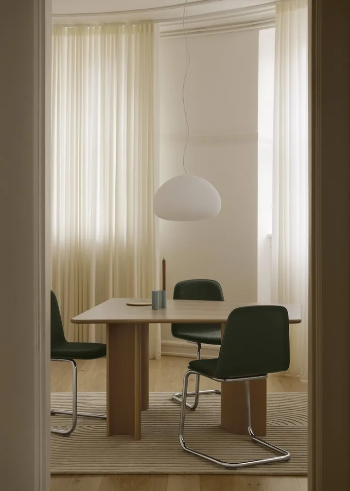 Muuto | ムート からのBrink Chair カンチレバーベース チェア