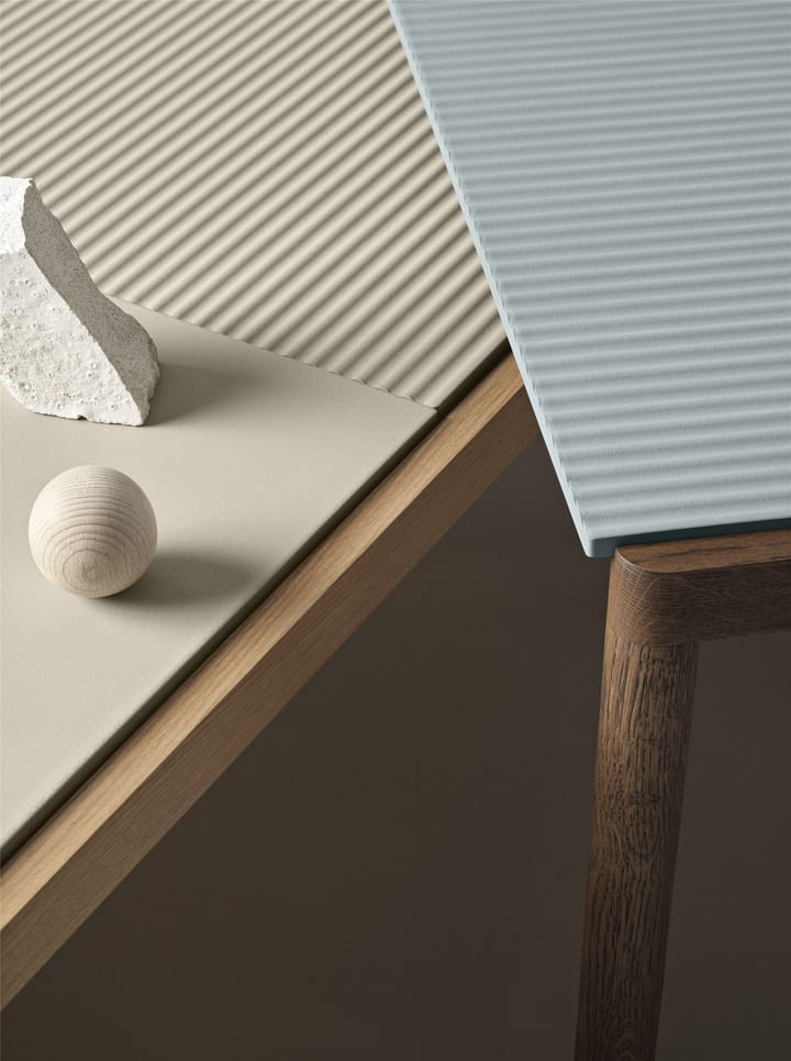 Couple 2 Plain-1 Wavy コーヒーテーブル 120x84x35 cm, Sand-oak Muuto | ムート