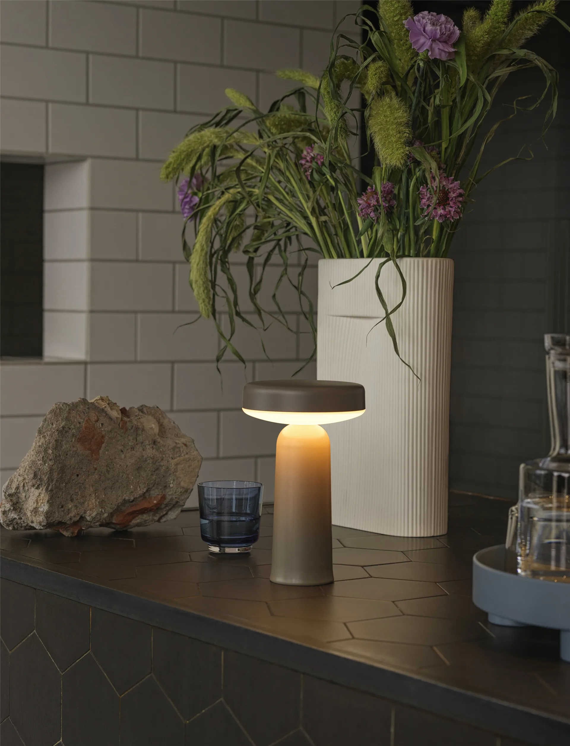 Ease ポータブルテーブルランプ 21.5 cm, Taupe Muuto | ムート