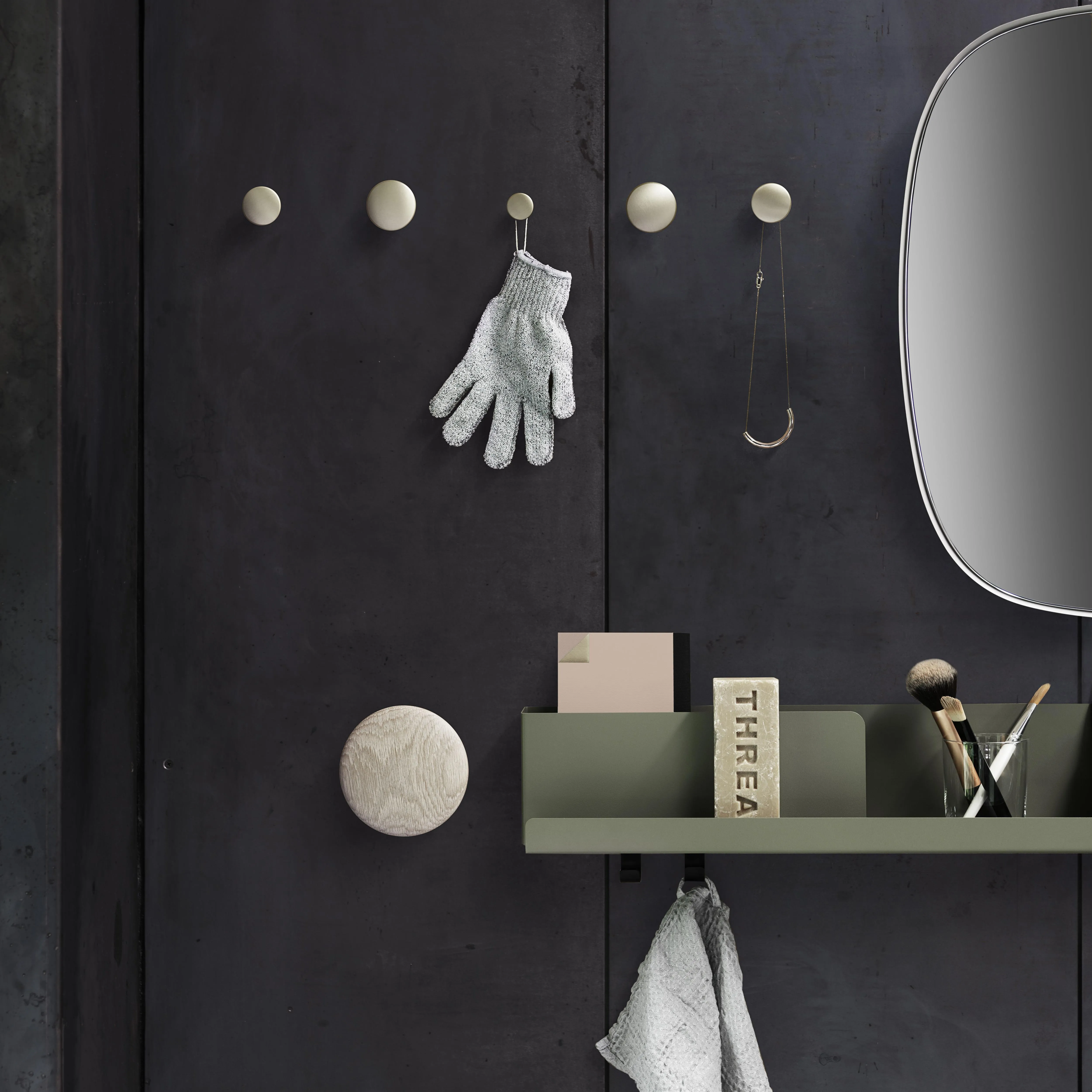 Muuto | ムート からのFolded シェルフ small - NordicNest.jp