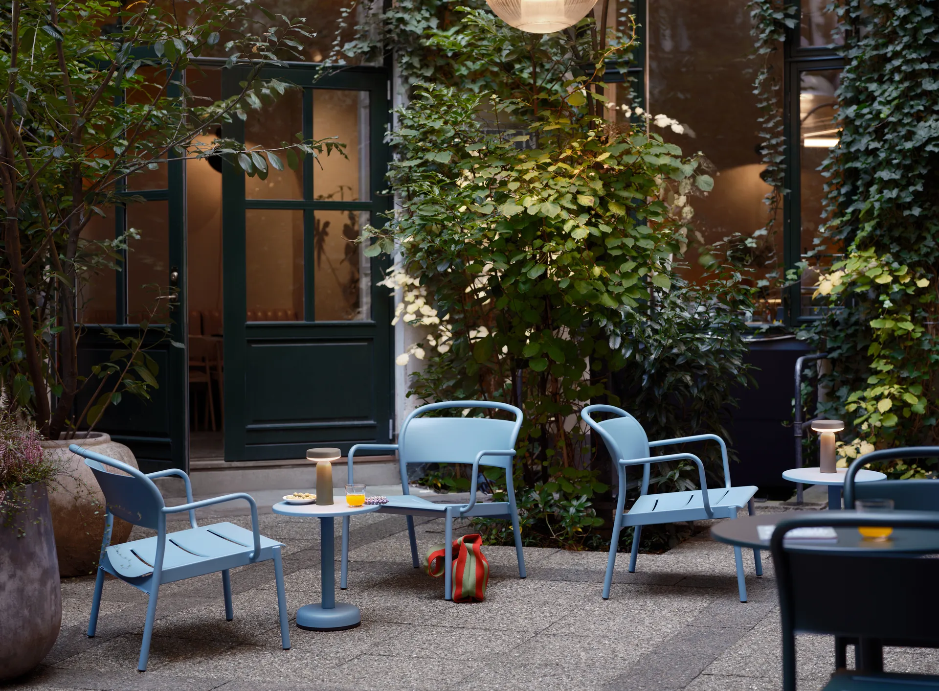 Linear Steel ラウンジアームチェア, Pale blue Muuto | ムート