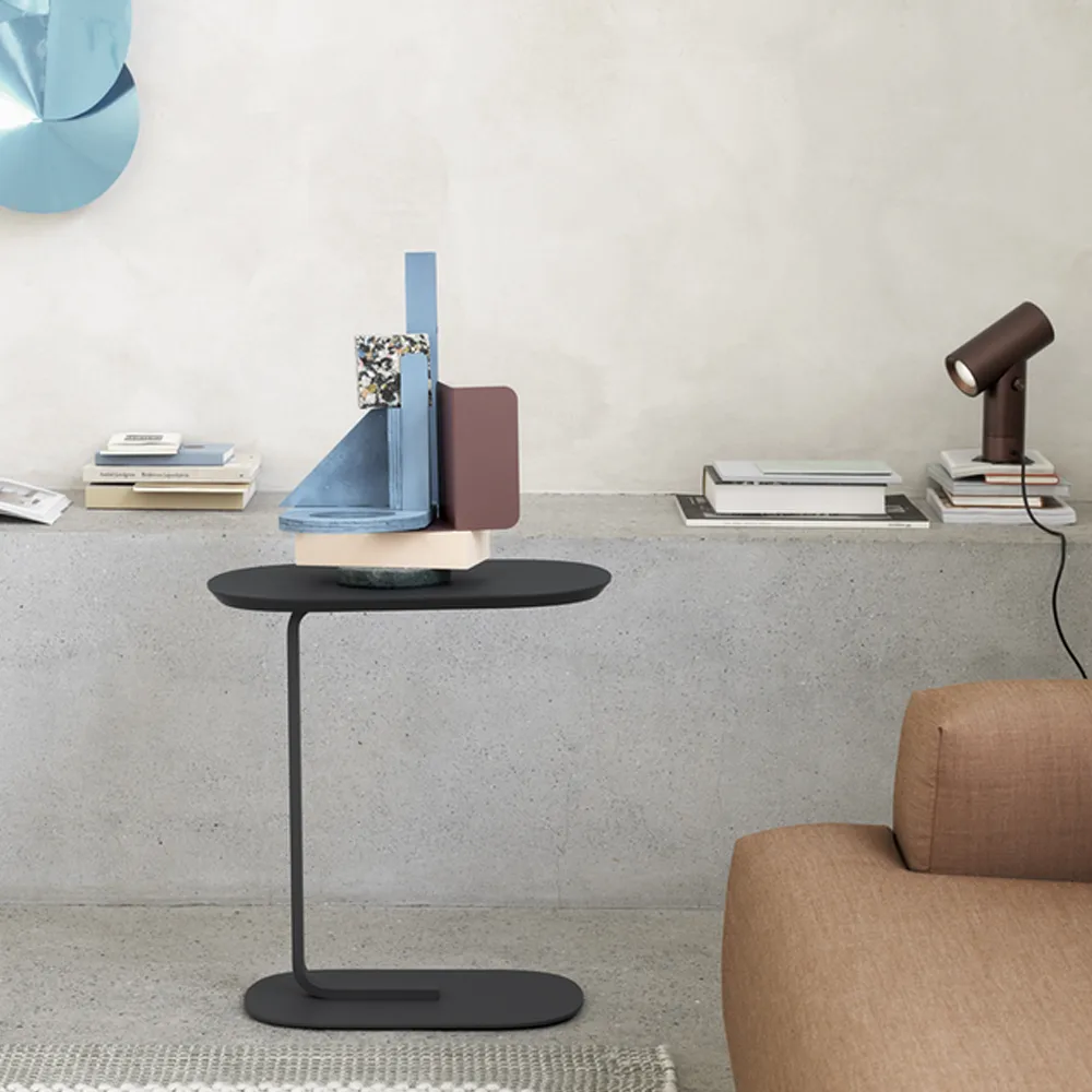 Muuto | ムート からのRelate サイドテーブル H: 73.5 cm - NordicNest.jp