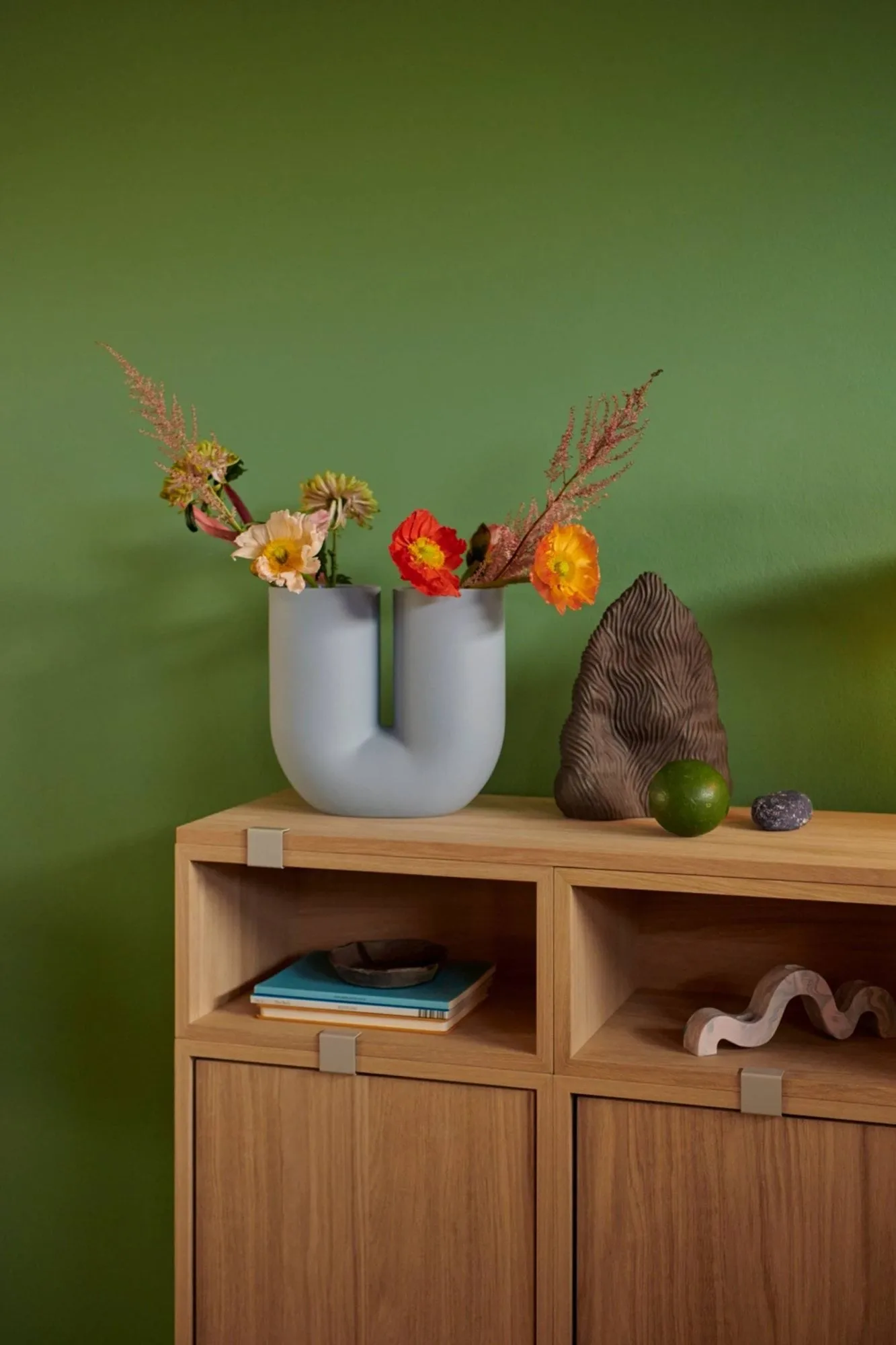 Stacked 2.0 shelving with back プレート, medium, oak Muuto | ムート