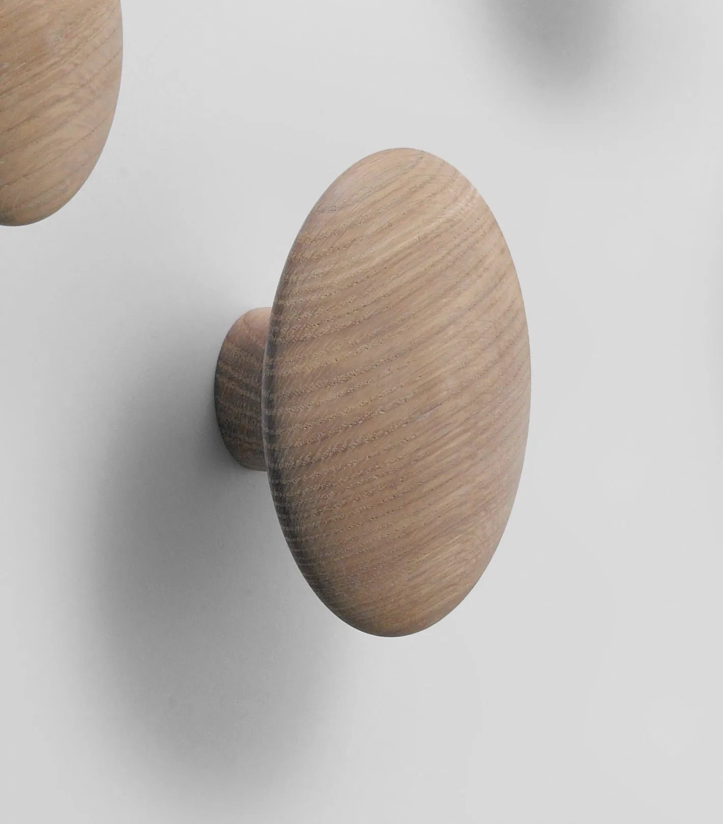 The Dots 衣類用フック オーク, Ø13 cm Muuto | ムート