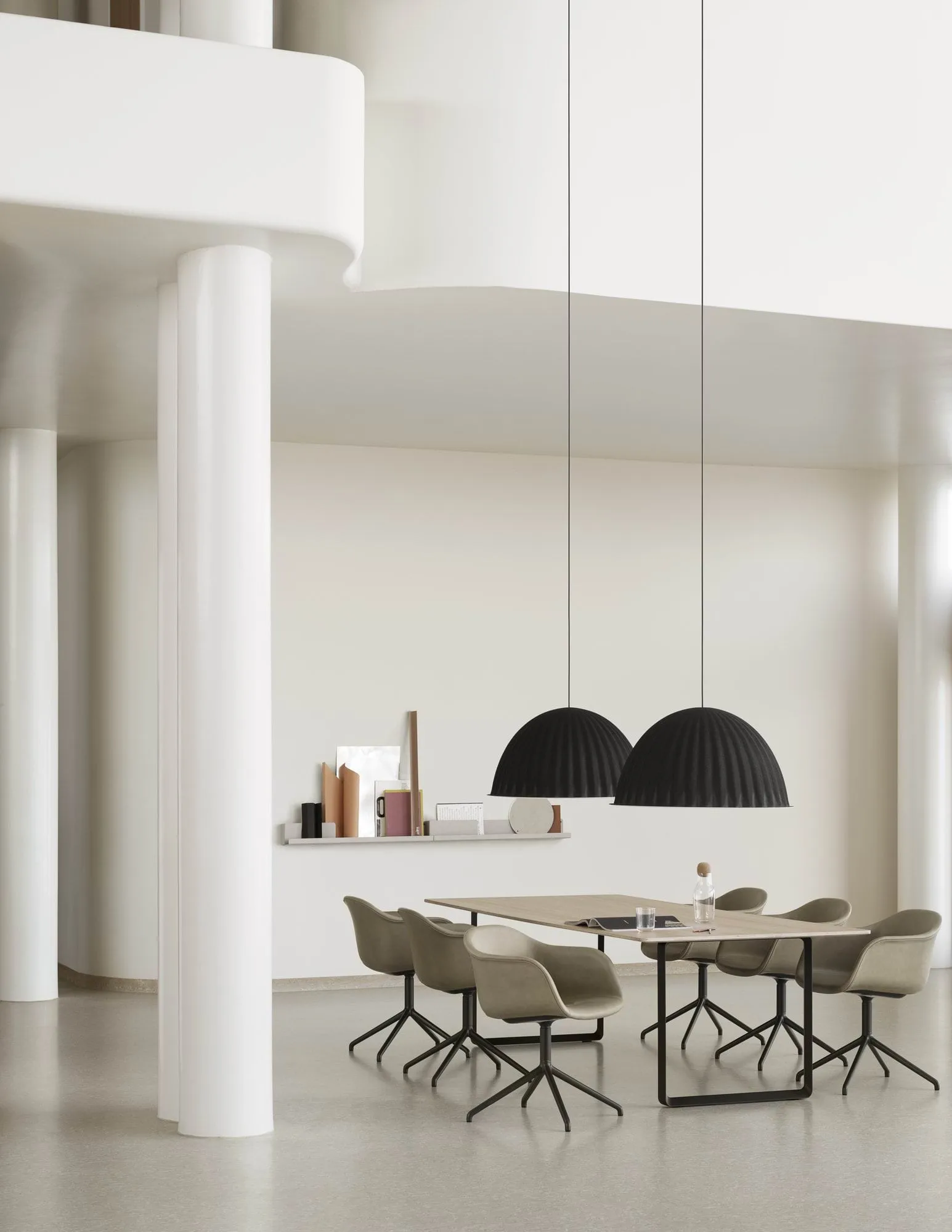 Under the bell ペンダントランプ Ø55 cm, Blue grey Muuto | ムート