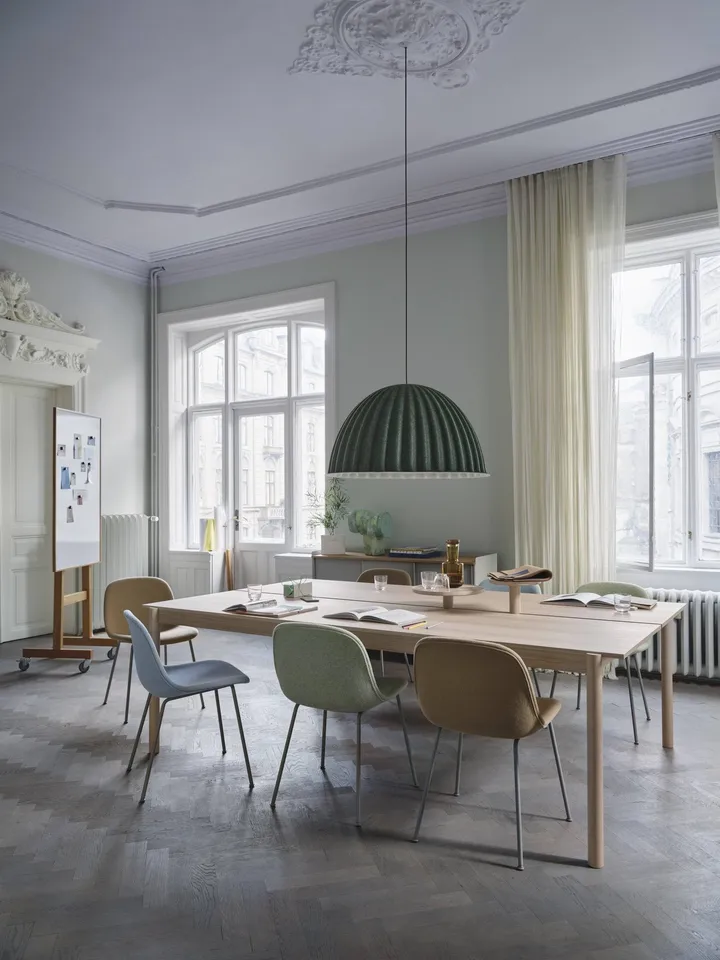 Muuto | ムート からのUnder the bell ペンダントランプ Ø82 cm